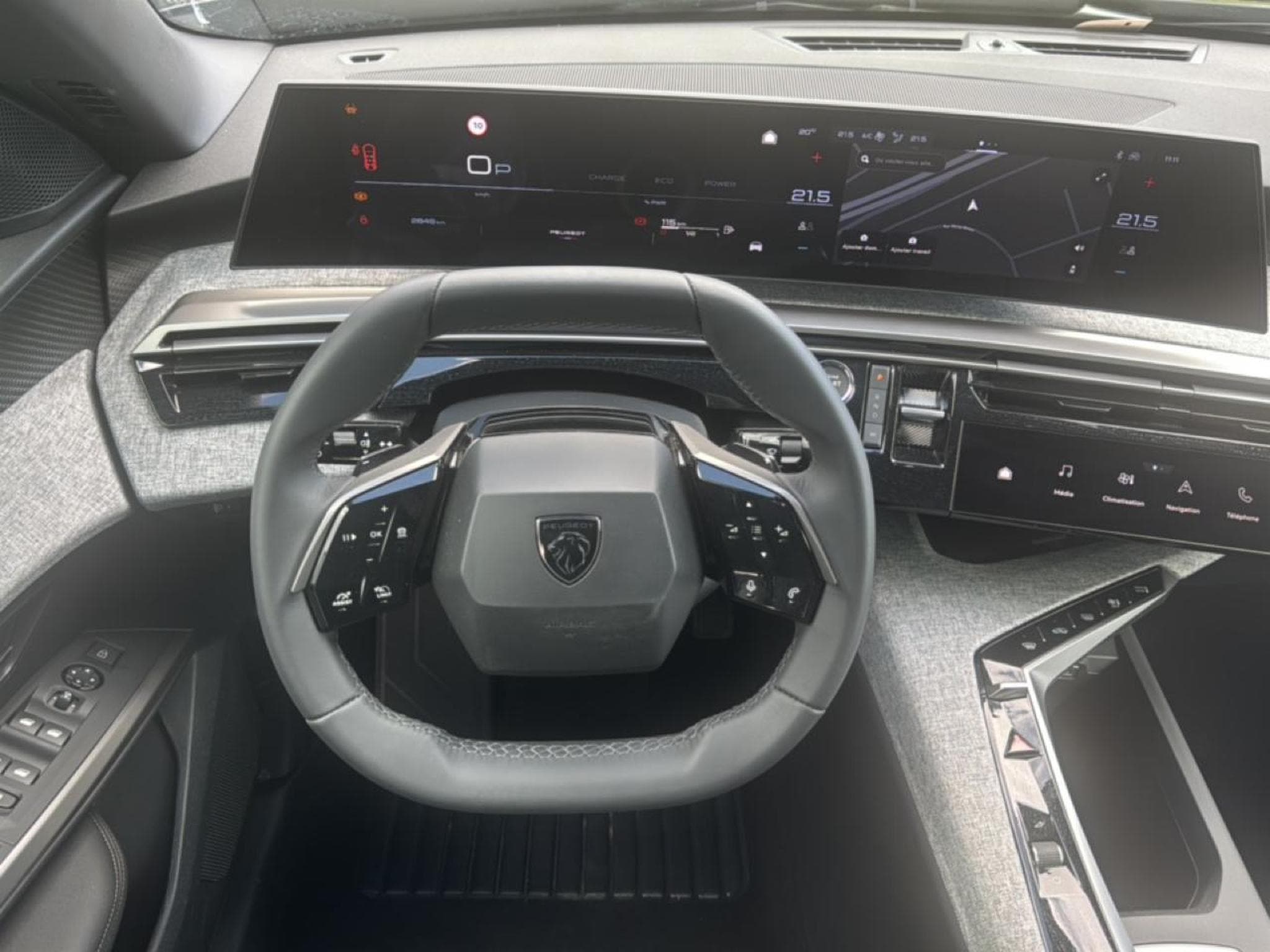 Peugeot 5008 HYBRID 145 ALLURE E-DCS6 (2025) - Photo 10