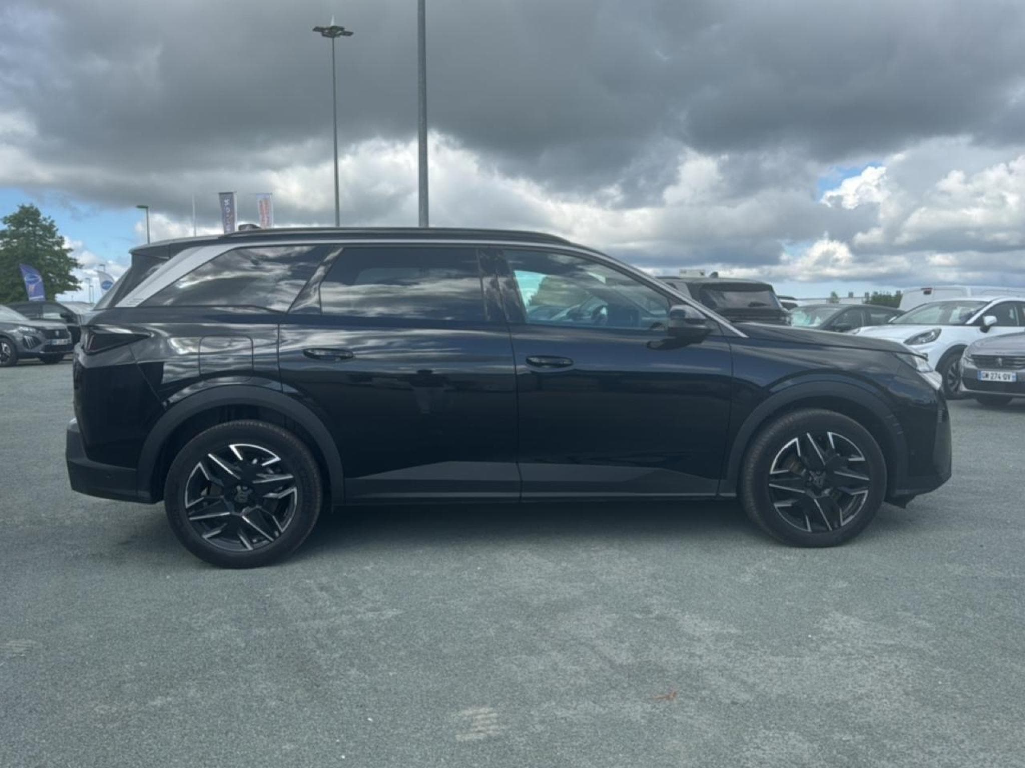 Peugeot 5008 HYBRID 145 ALLURE E-DCS6 (2025) - Photo 4
