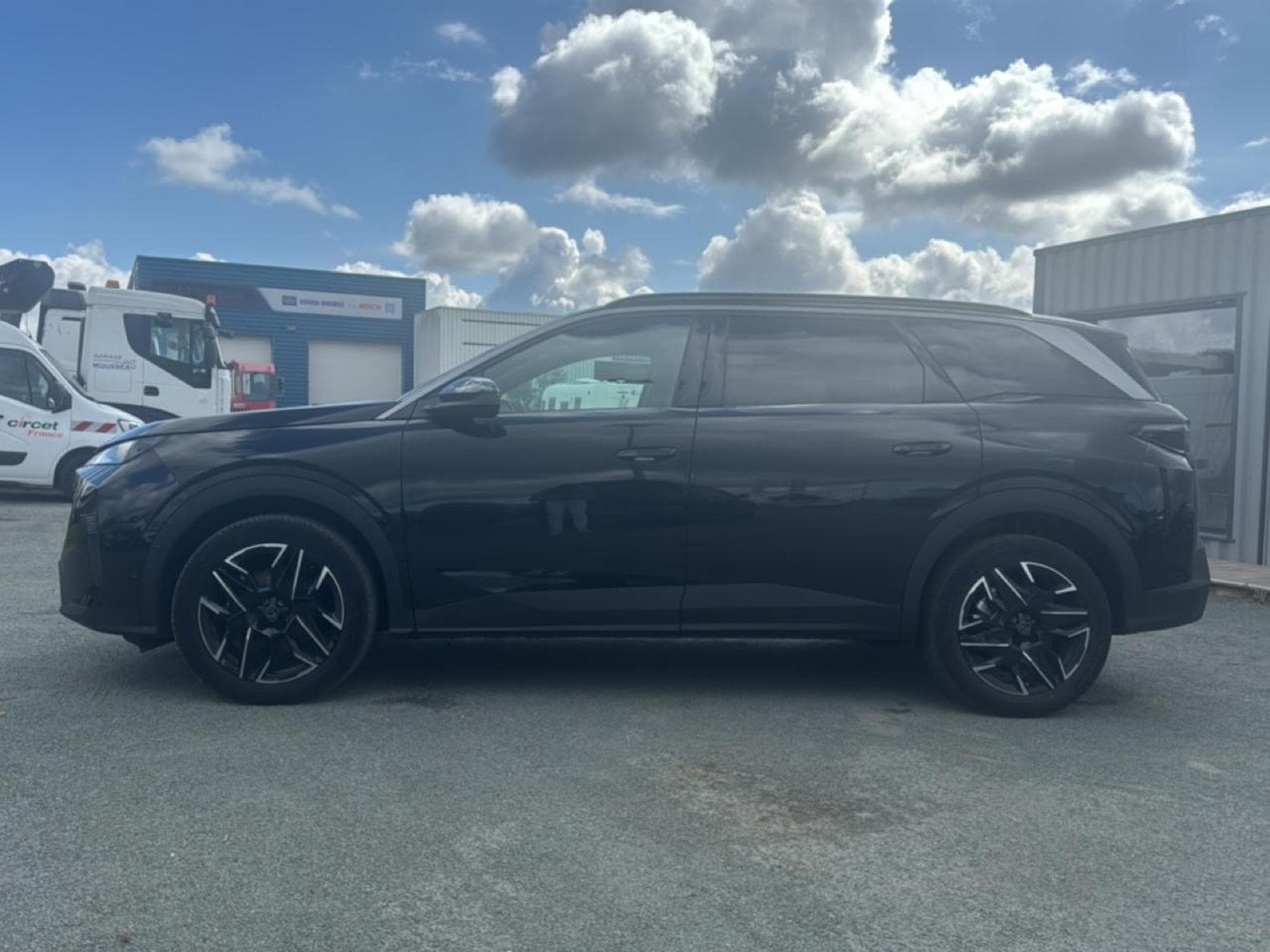 Peugeot 5008 HYBRID 145 ALLURE E-DCS6 (2025) - Photo 8