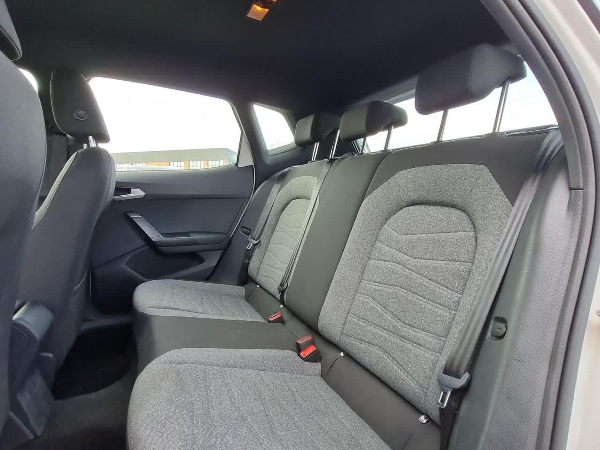 Seat ARONA 1.0 TSI 110 XPERIENCE (2023) - Foto 17