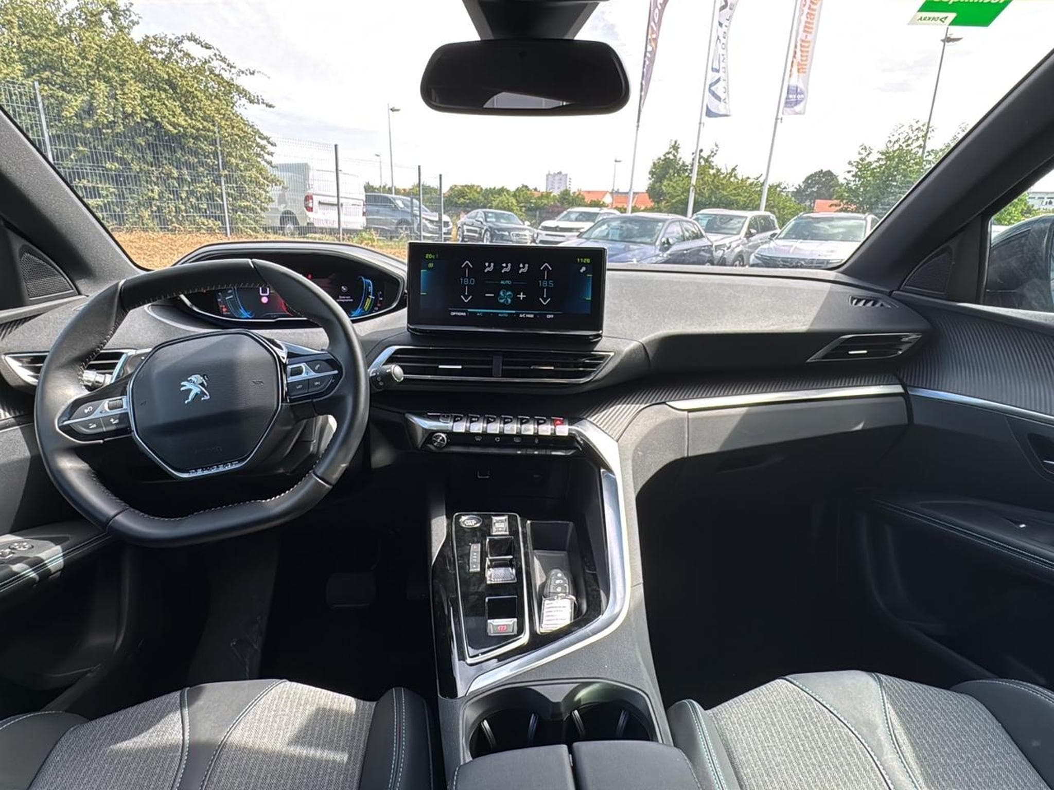 Peugeot 3008 PLUG-IN HYBRID 180 ALLURE PACK E-EAT8 (2024) - Photo 10