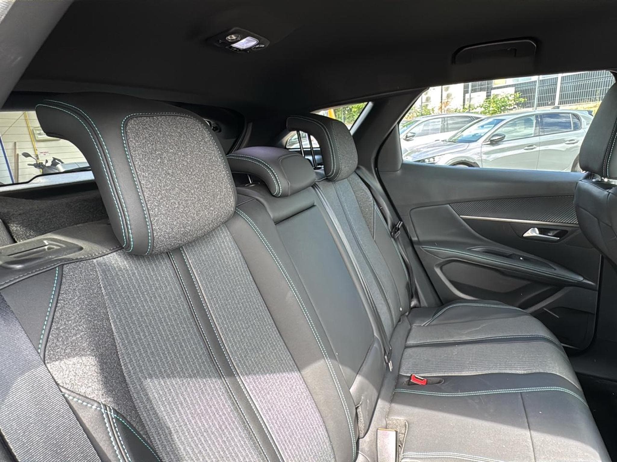 Peugeot 3008 PLUG-IN HYBRID 180 ALLURE PACK E-EAT8 (2024) - Photo 12