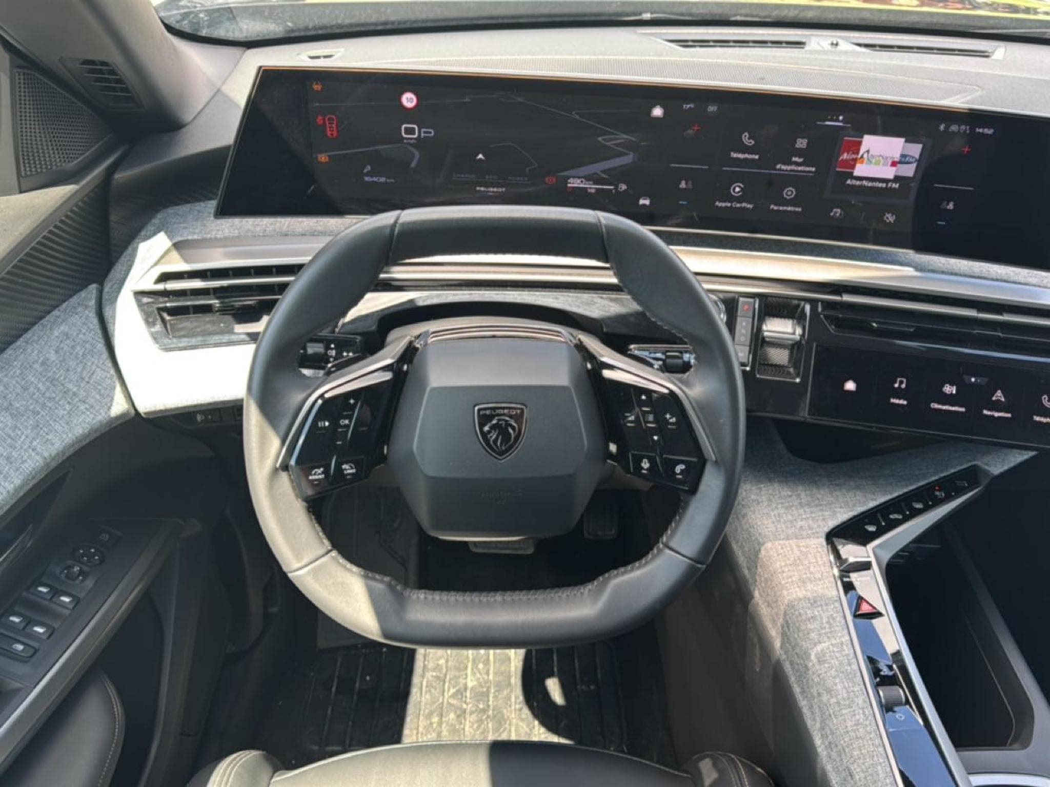 Peugeot 5008 HYBRID 145 ALLURE E-DCS6 (2025) - Photo 10