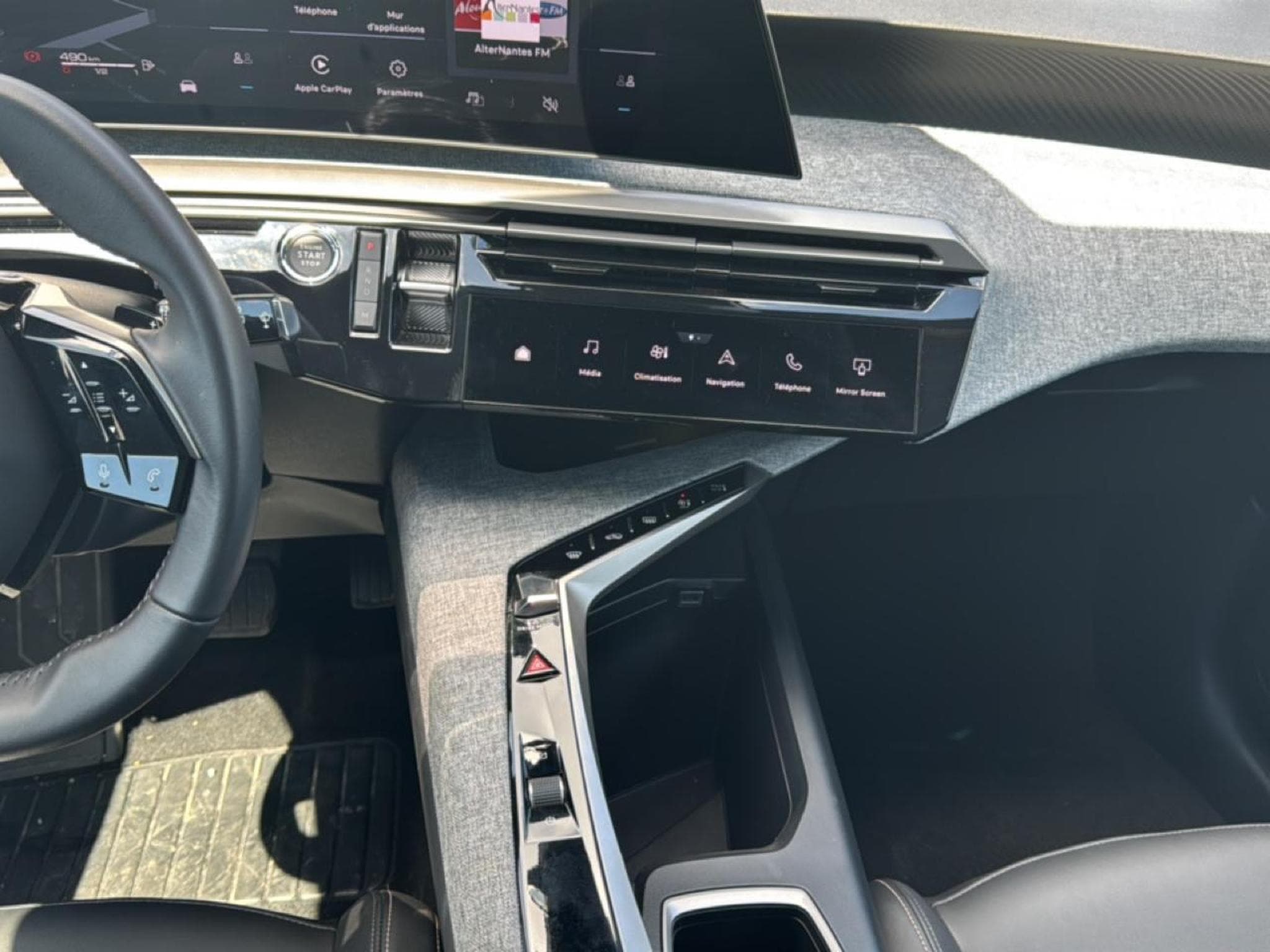 Peugeot 5008 HYBRID 145 ALLURE E-DCS6 (2025) - Photo 11
