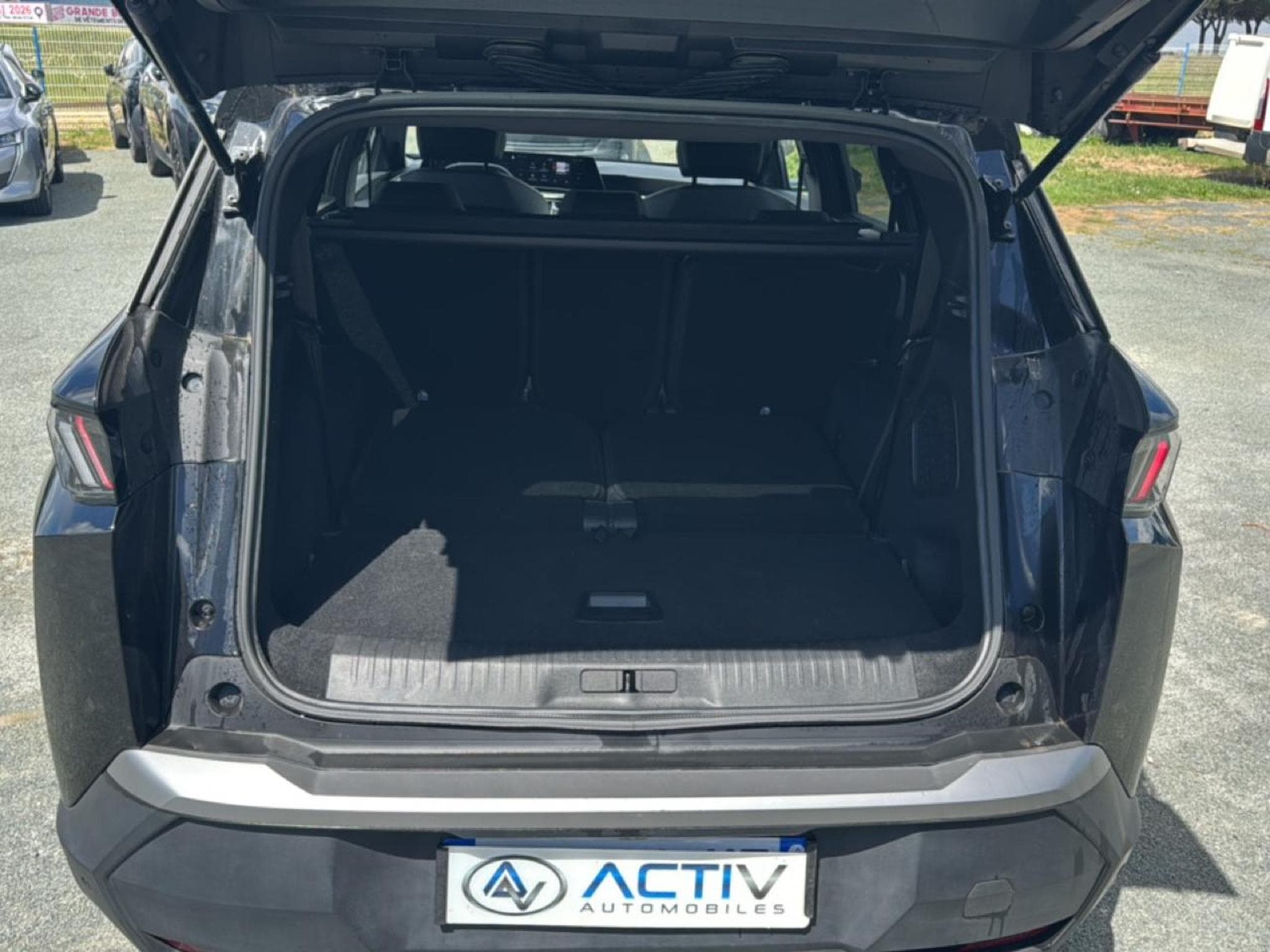 Peugeot 5008 HYBRID 145 ALLURE E-DCS6 (2025) - Photo 18
