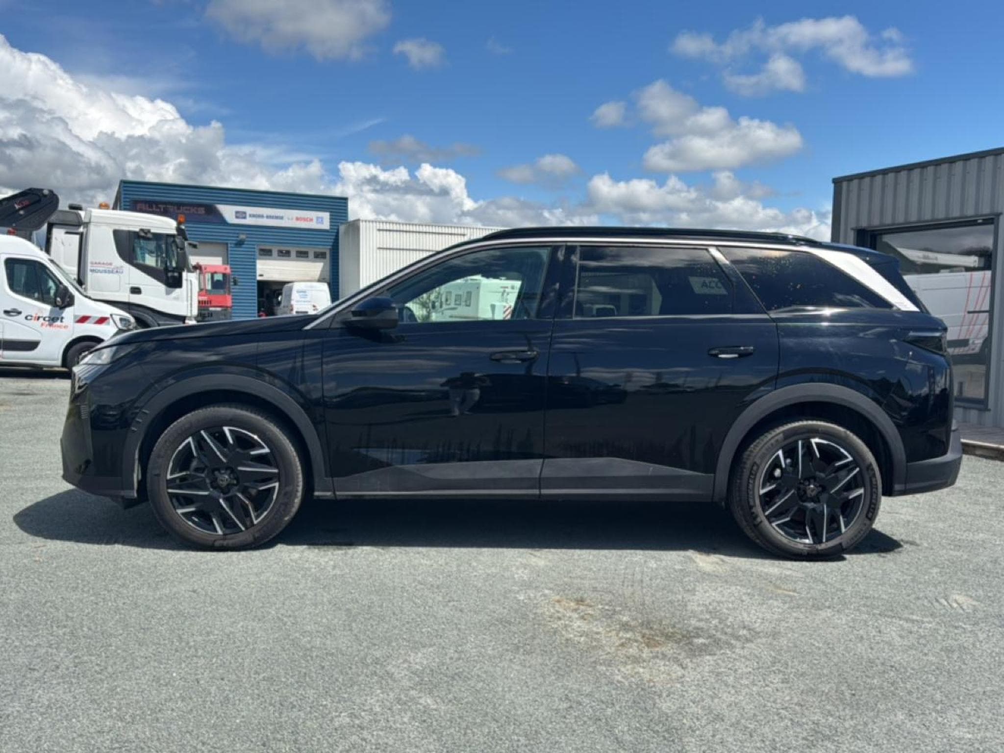 Peugeot 5008 HYBRID 145 ALLURE E-DCS6 (2025) - Photo 8