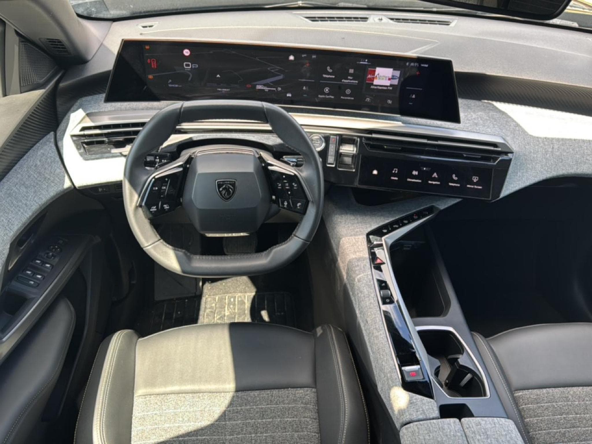 Peugeot 5008 HYBRID 145 ALLURE E-DCS6 (2025) - Photo 9