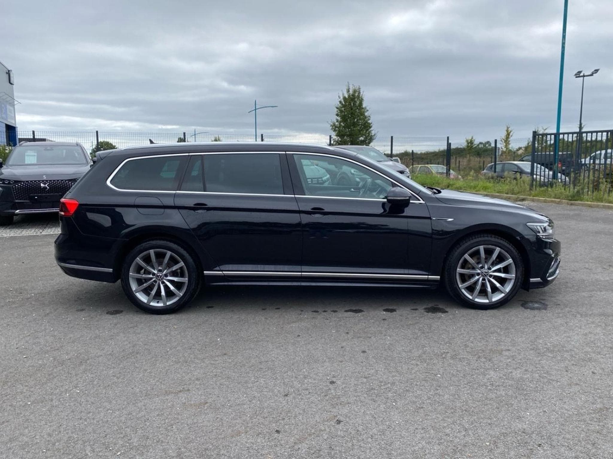 VW PASSAT SW 2.0 TDI EVO 150 R-LINE DSG7 (2021) - Foto 4