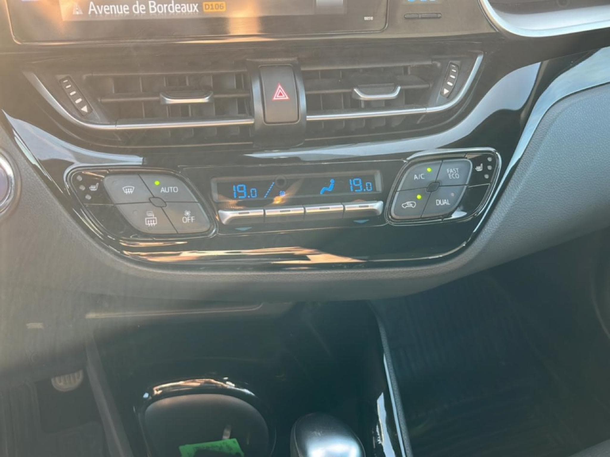 Toyota C-HR 122 GRAPHIC 2WD E-CVT RC18 (2019) - Foto 17