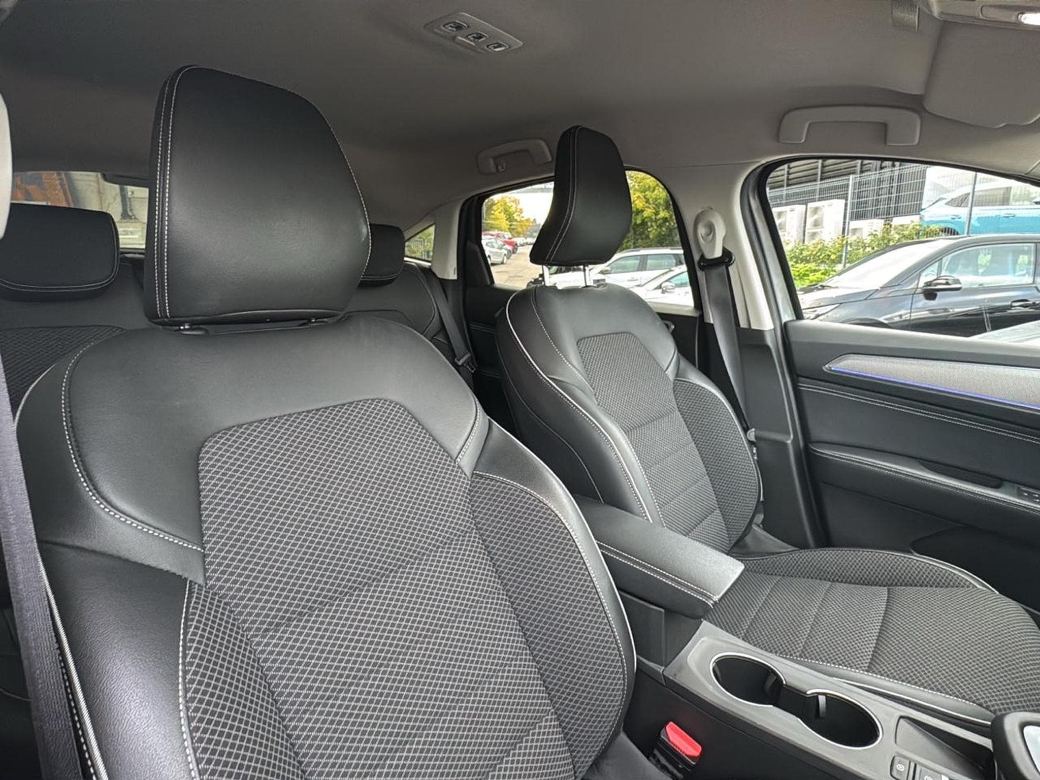Renault ARKANA 1.6 E-TECH HYBRIDE 145 TECHNO (2022) - Foto 10