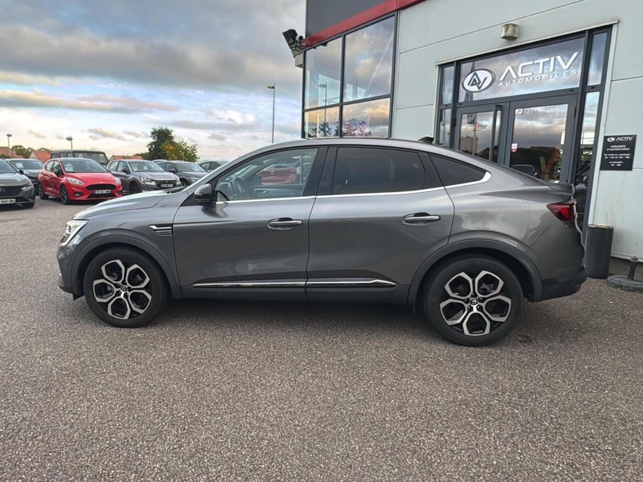 Renault ARKANA 1.6 E-TECH HYBRIDE 145 TECHNO (2022) - Foto 15