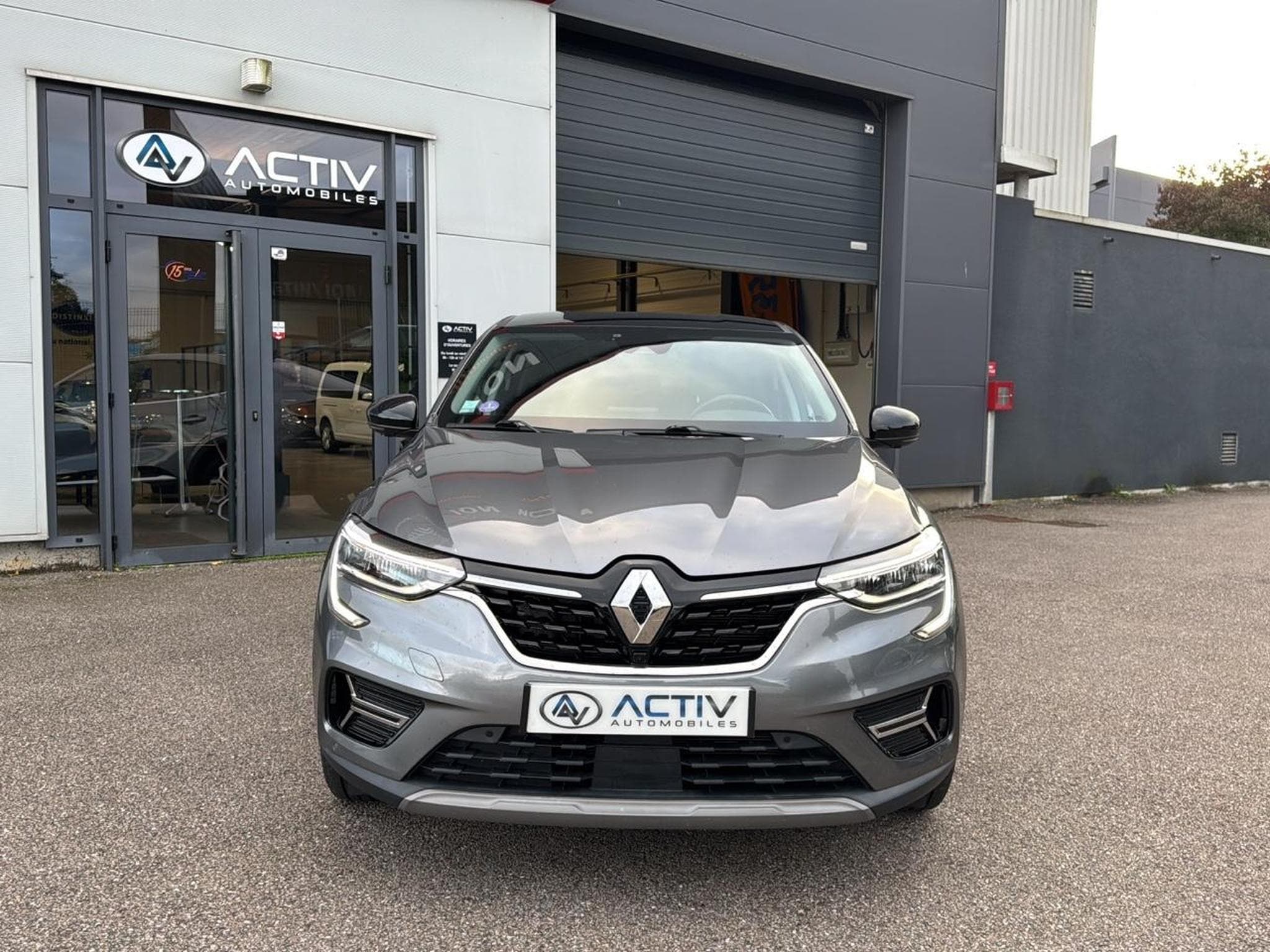 Renault ARKANA 1.6 E-TECH HYBRIDE 145 TECHNO (2022) - Foto 2