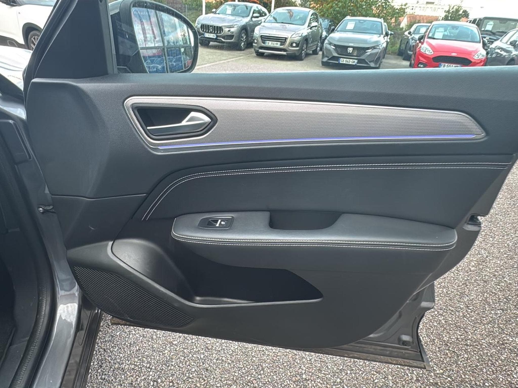 Renault ARKANA 1.6 E-TECH HYBRIDE 145 TECHNO (2022) - Foto 9