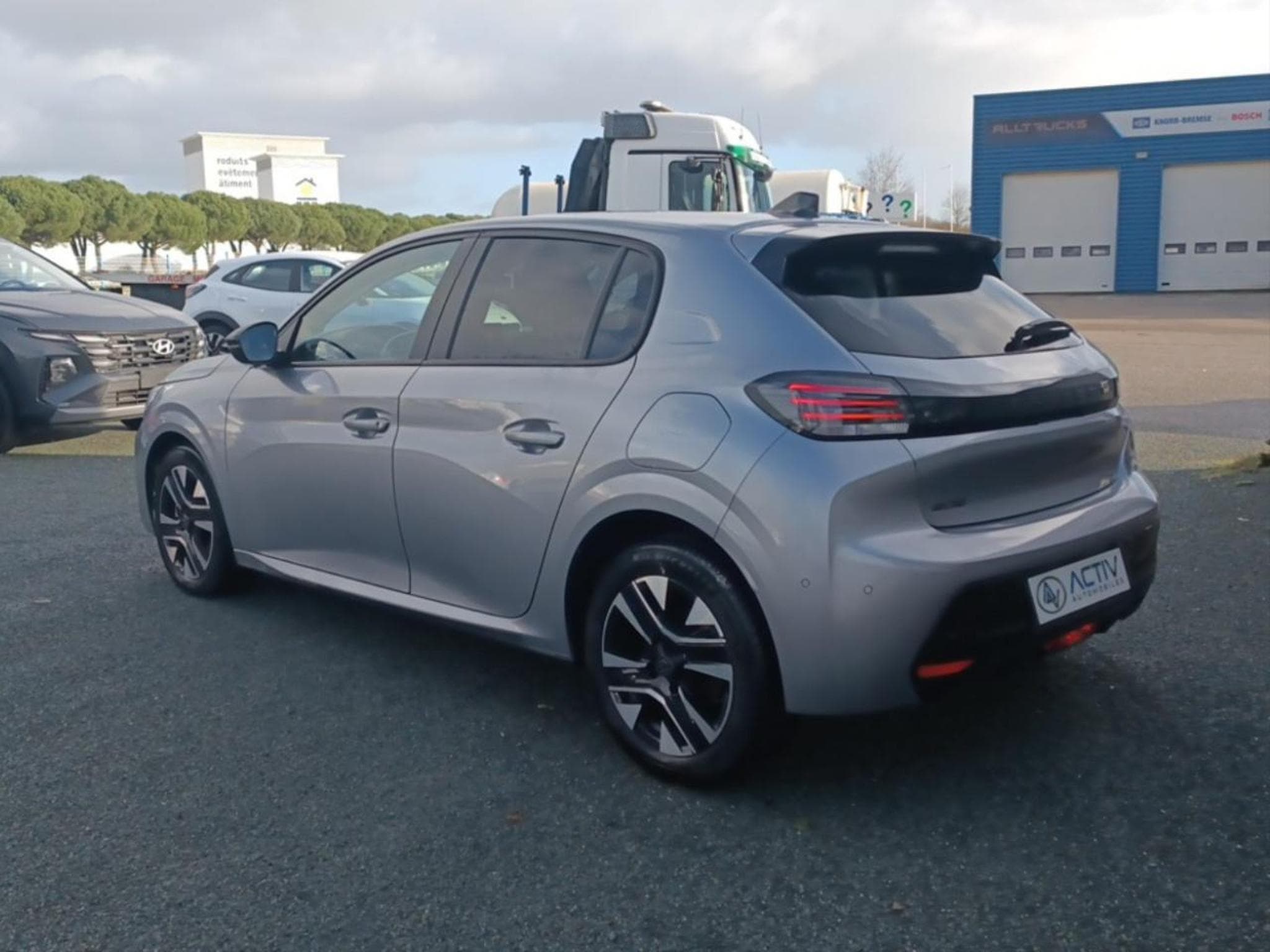 Peugeot 208 1.2 100 ALLURE (2025) - Foto 7