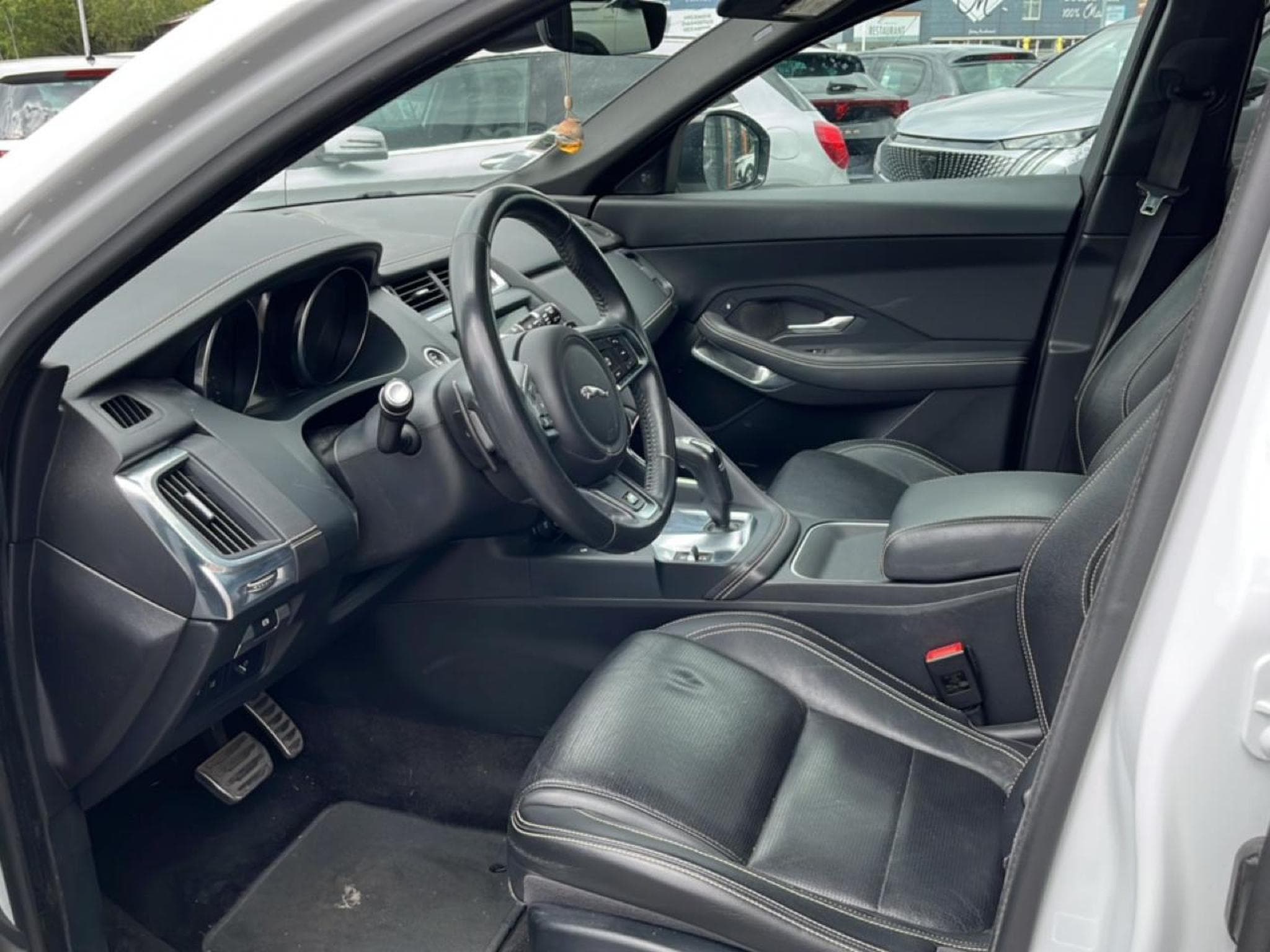 Jaguar E-PACE 2.0D 150 R-DYNAMIC S AWD BVA9 (2019) - Foto 10