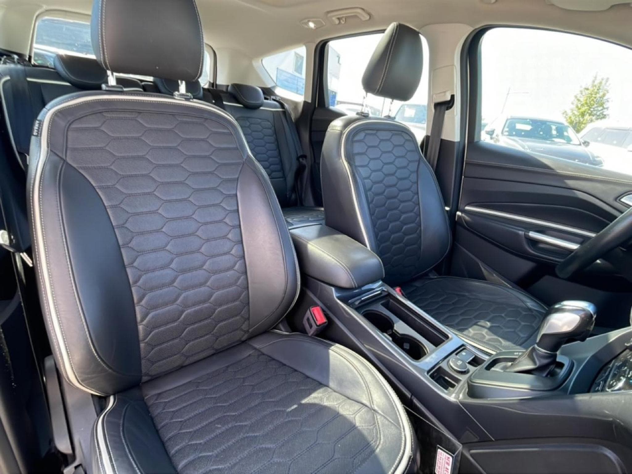 Ford Kuga 1.5 TDCI 120 VIGNALE POWERSHIFT (2017) - Foto 15
