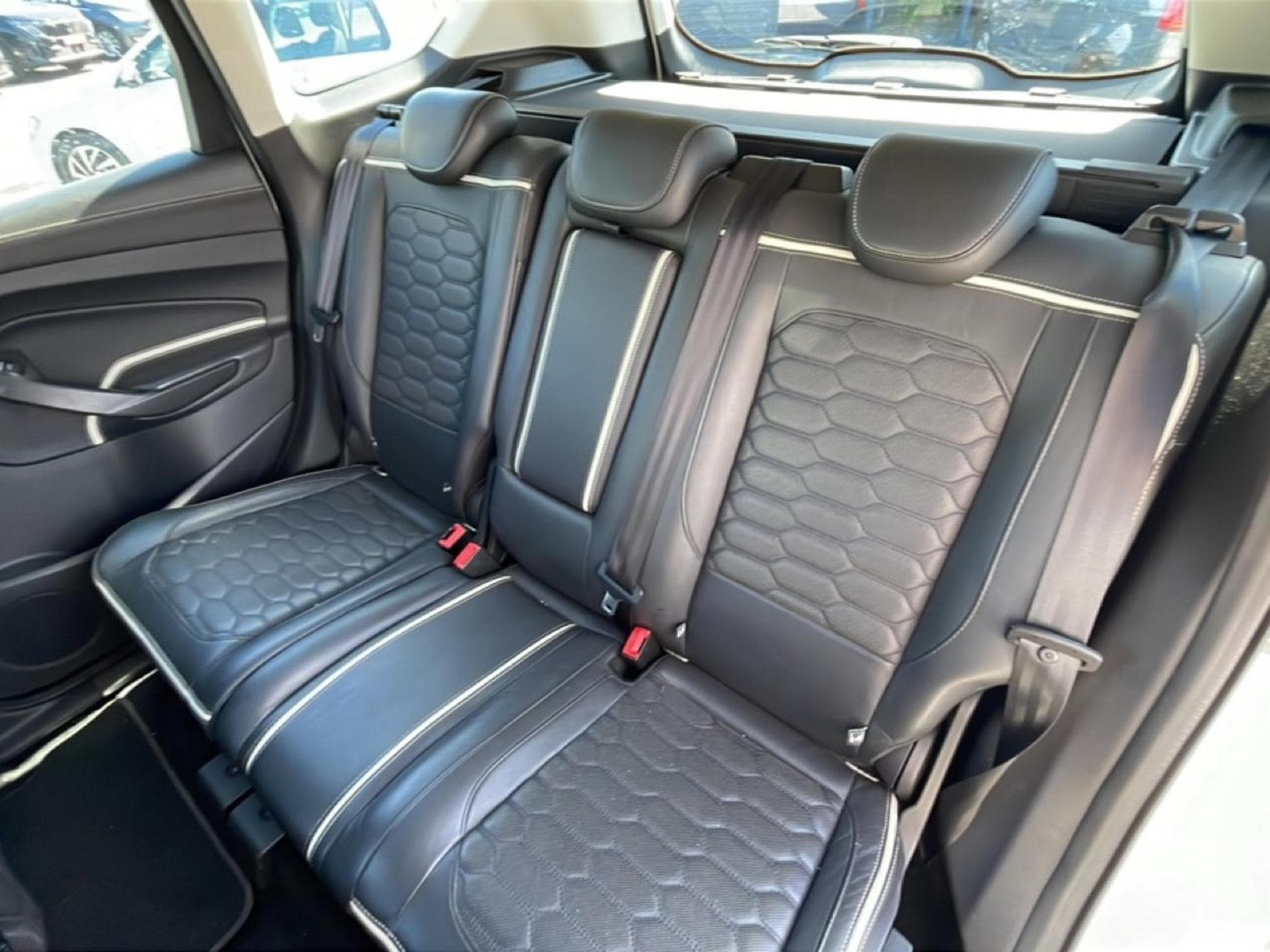 Ford Kuga 1.5 TDCI 120 VIGNALE POWERSHIFT (2017) - Foto 17