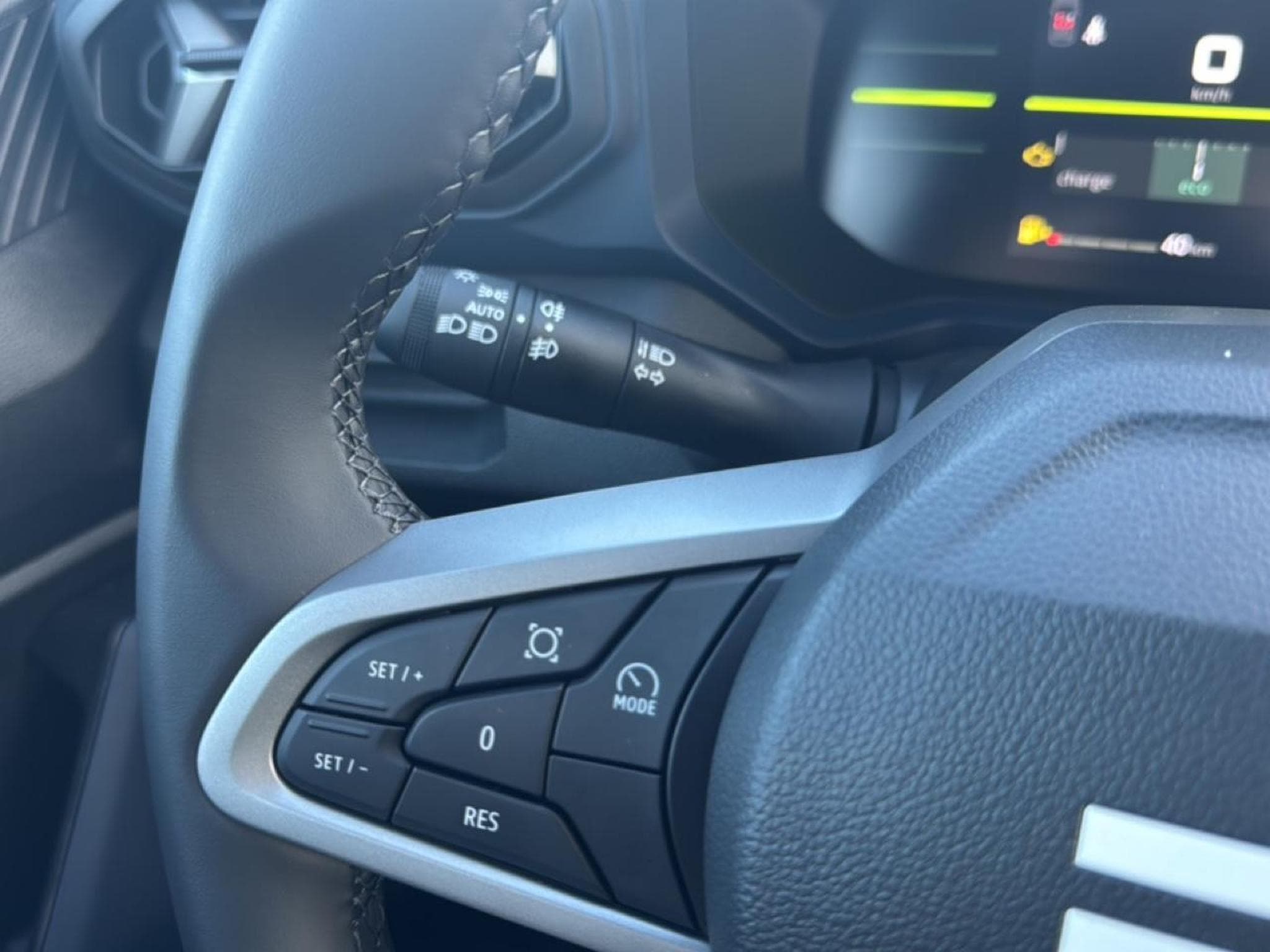 Dacia DUSTER 1.6 HYBRID 140 JOURNEY (2025) - Foto 20