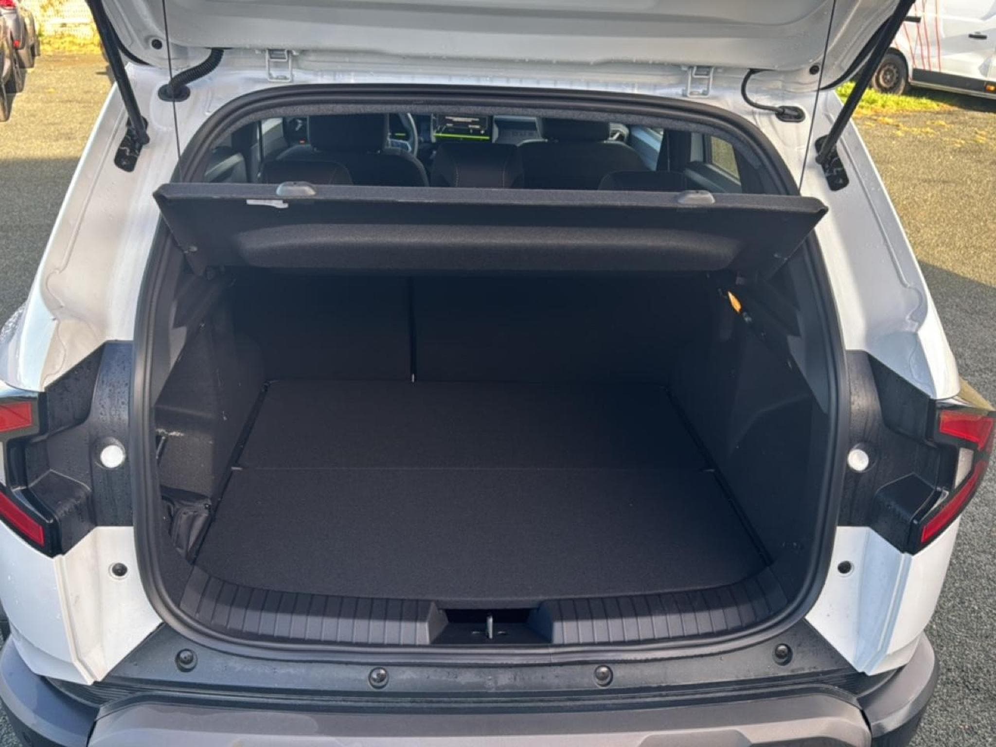 Dacia DUSTER 1.6 HYBRID 140 JOURNEY (2025) - Foto 9
