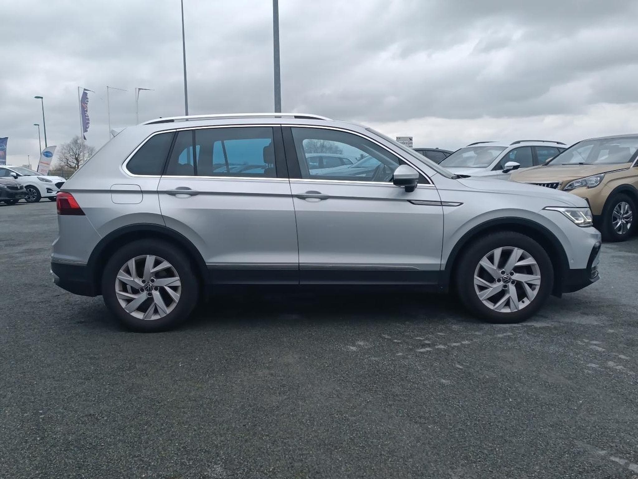VW TIGUAN 2.0 TDI 150 ELEGANCE DSG7 (2021) - Foto 4