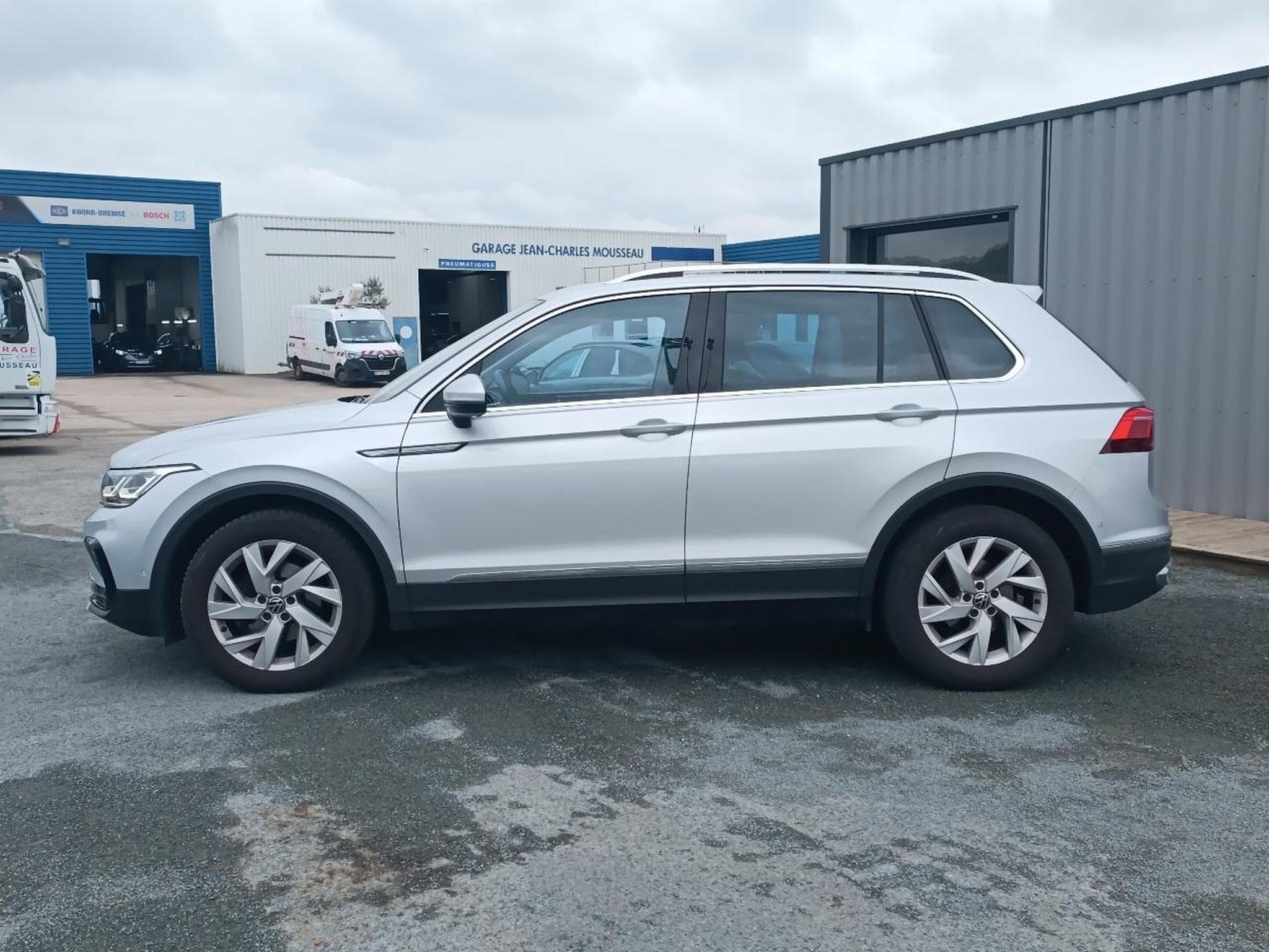 VW TIGUAN 2.0 TDI 150 ELEGANCE DSG7 (2021) - Foto 8