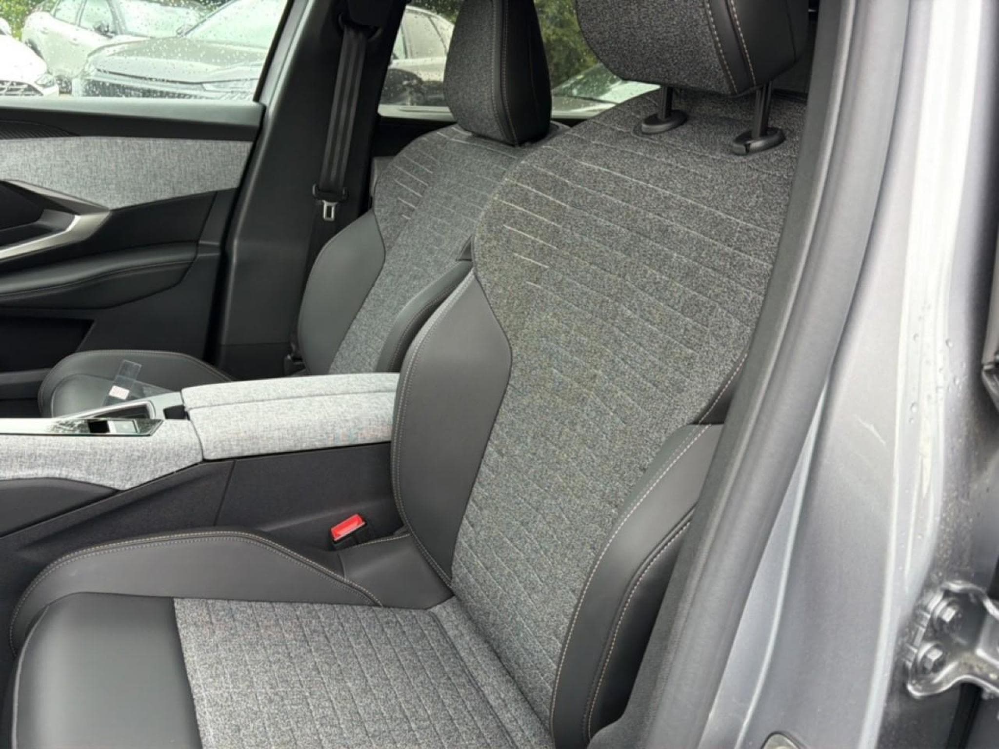 Peugeot 5008 HYBRID 145 ALLURE E-DCS6 (2025) - Foto 12
