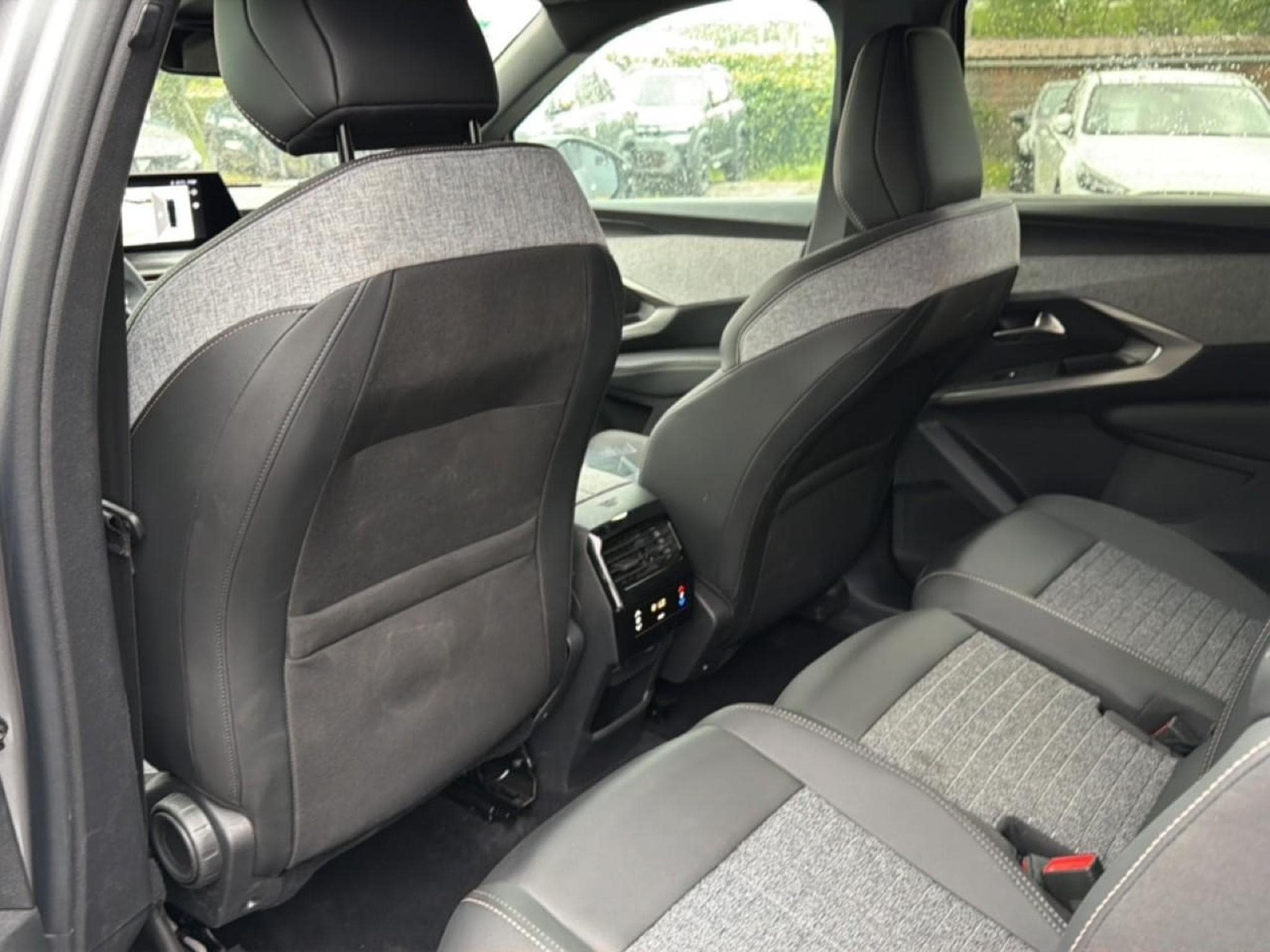 Peugeot 5008 HYBRID 145 ALLURE E-DCS6 (2025) - Foto 13