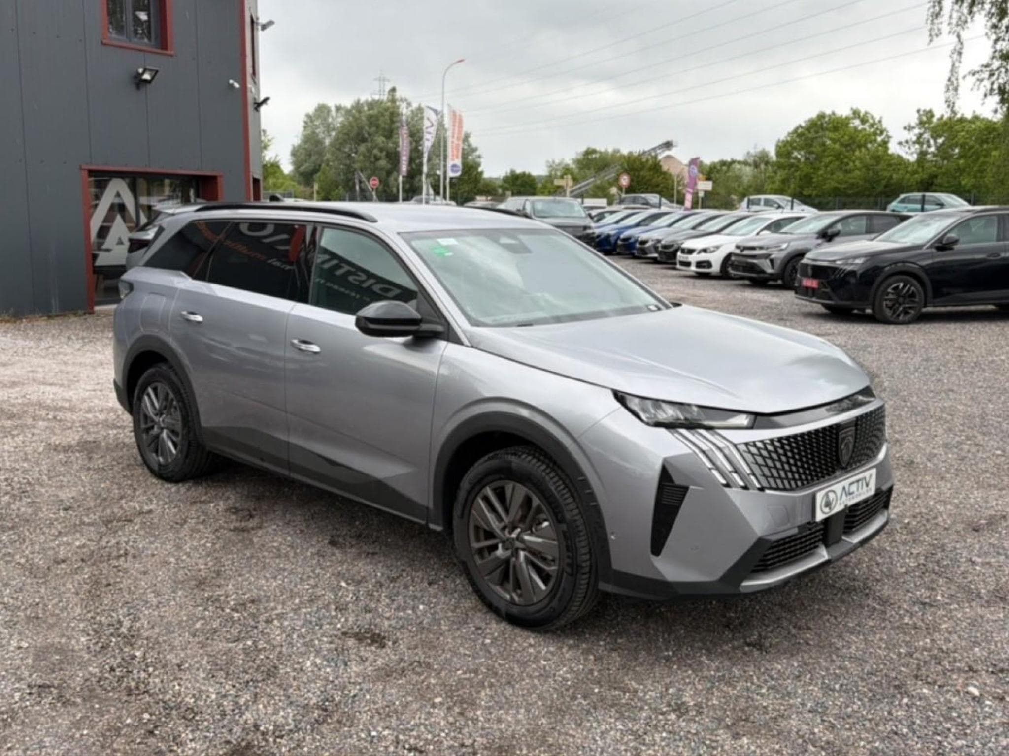 Peugeot 5008 HYBRID 145 ALLURE E-DCS6 (2025) - Foto 3