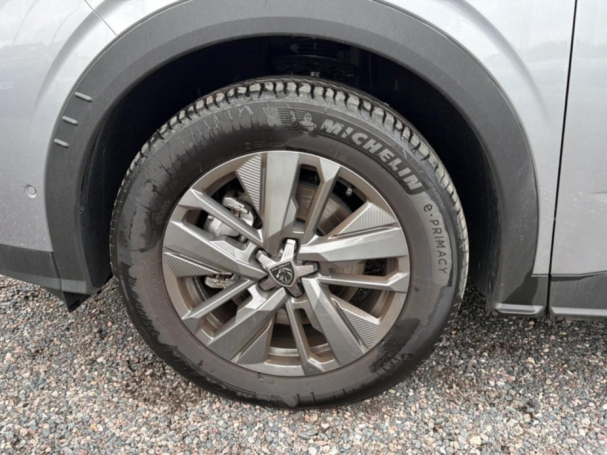 Peugeot 5008 HYBRID 145 ALLURE E-DCS6 (2025) - Foto 9