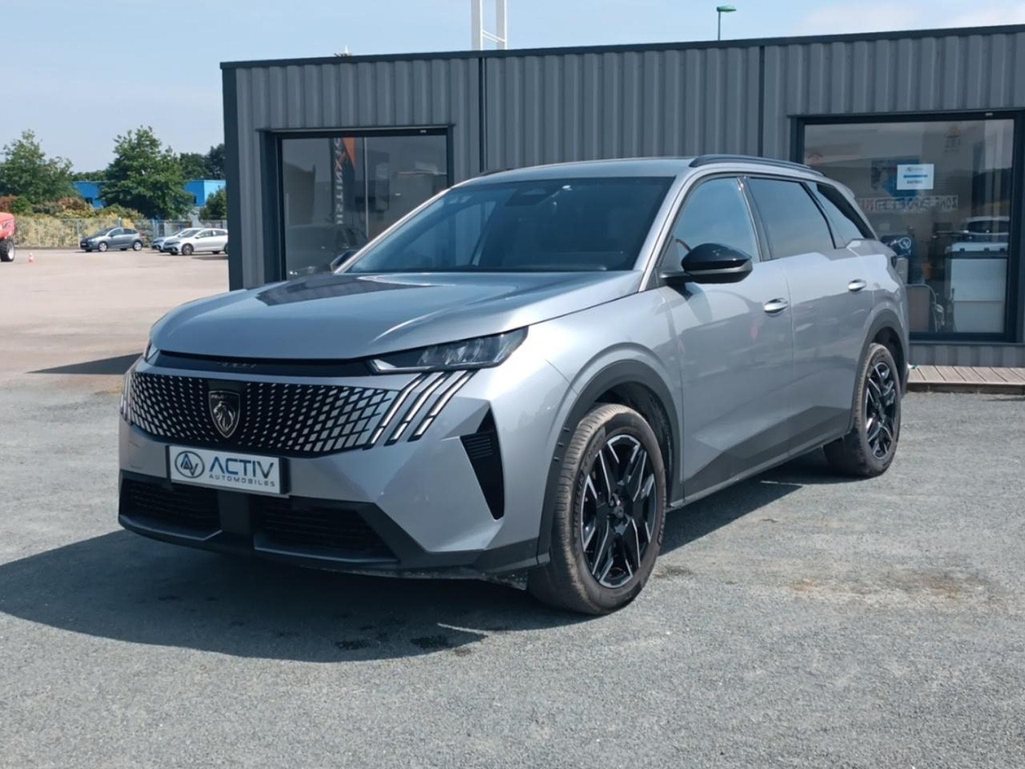 Peugeot 5008 HYBRID 145 ALLURE E-DCS6 (2025) - Foto 1