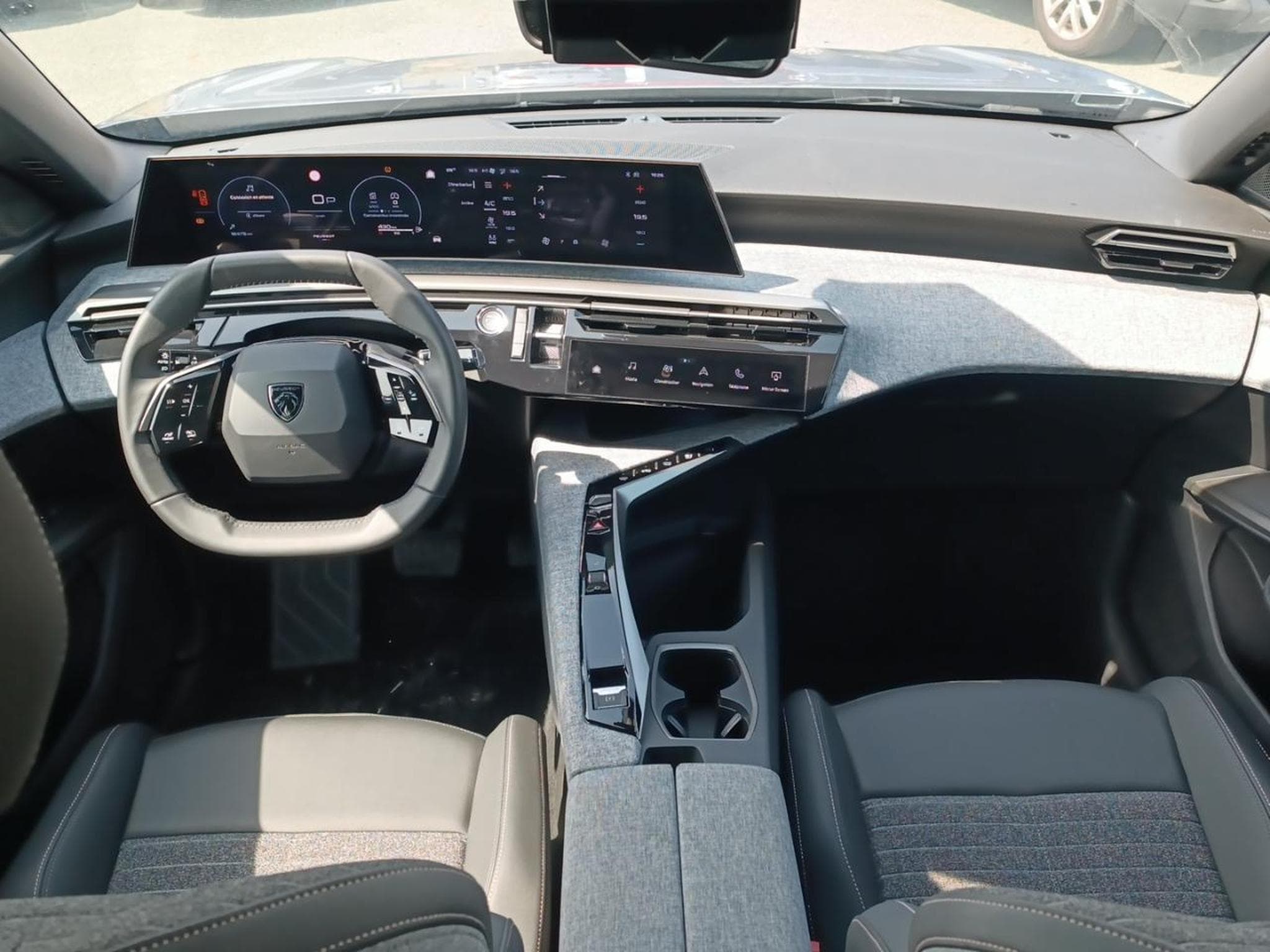 Peugeot 5008 HYBRID 145 ALLURE E-DCS6 (2025) - Foto 11