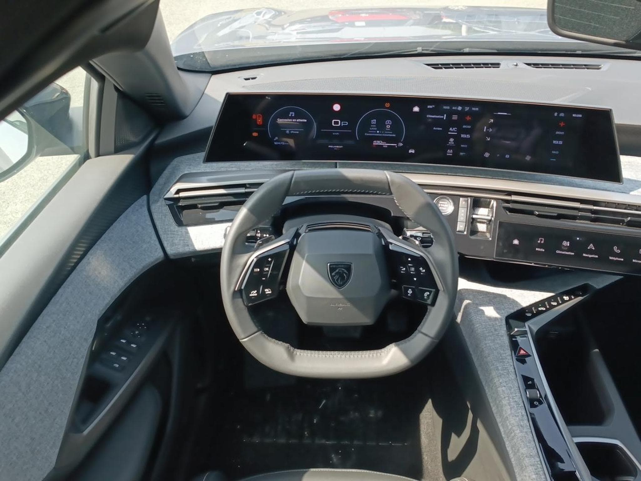 Peugeot 5008 HYBRID 145 ALLURE E-DCS6 (2025) - Foto 12