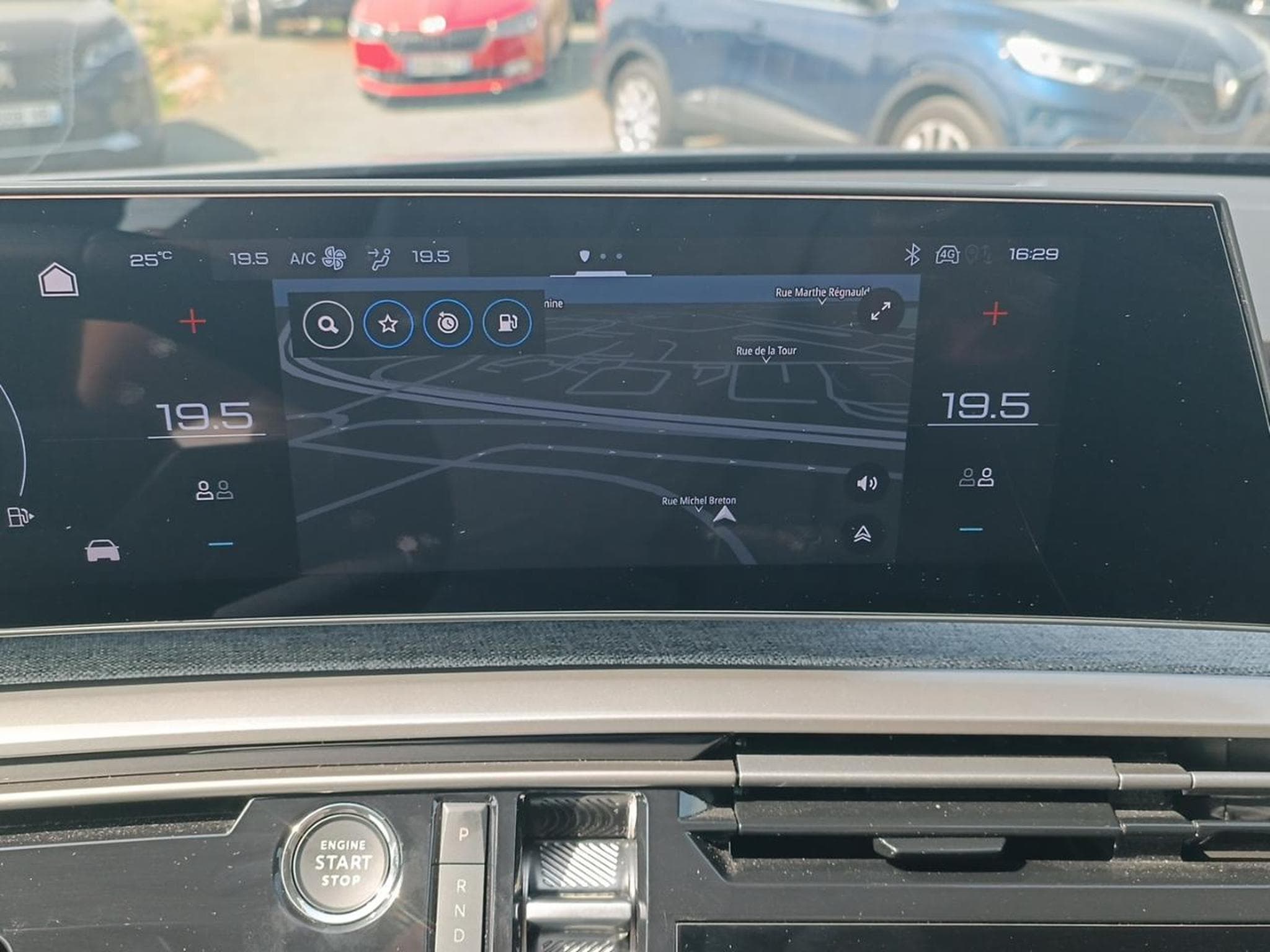 Peugeot 5008 HYBRID 145 ALLURE E-DCS6 (2025) - Foto 16