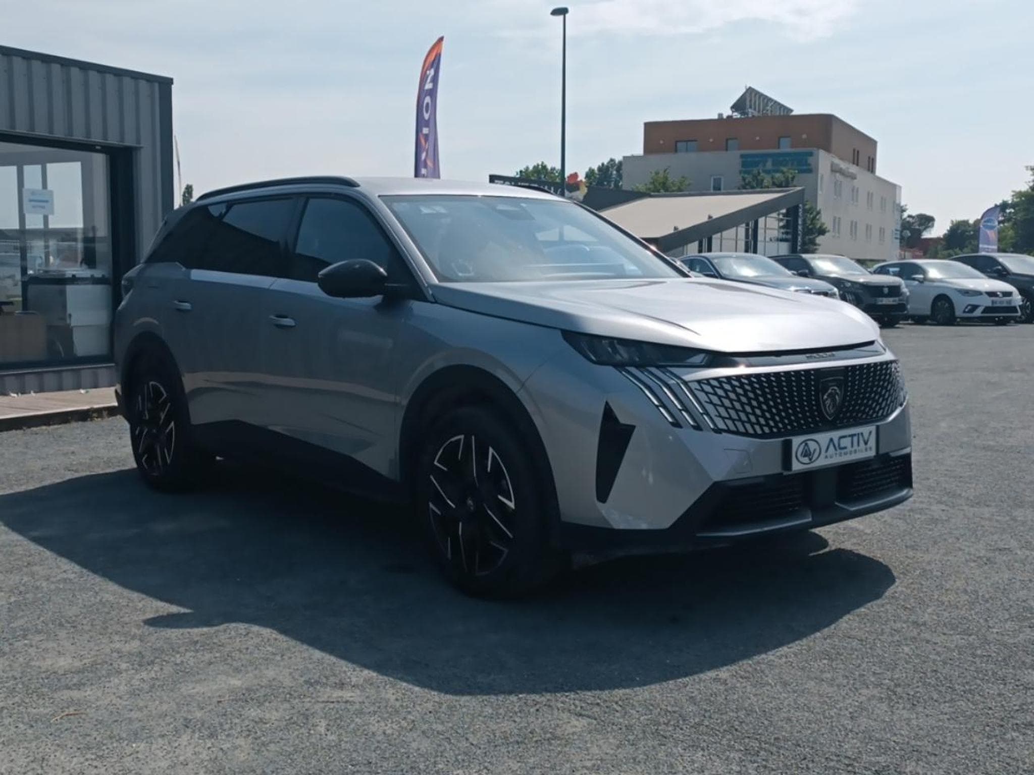 Peugeot 5008 HYBRID 145 ALLURE E-DCS6 (2025) - Foto 3