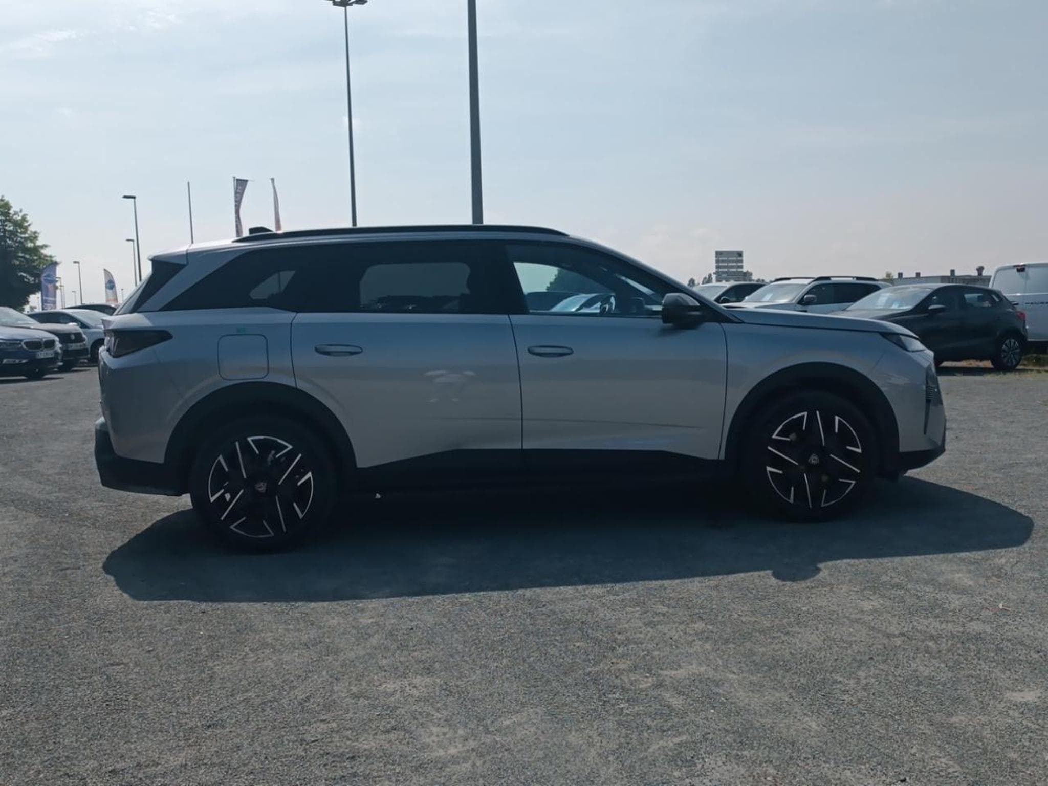 Peugeot 5008 HYBRID 145 ALLURE E-DCS6 (2025) - Foto 4