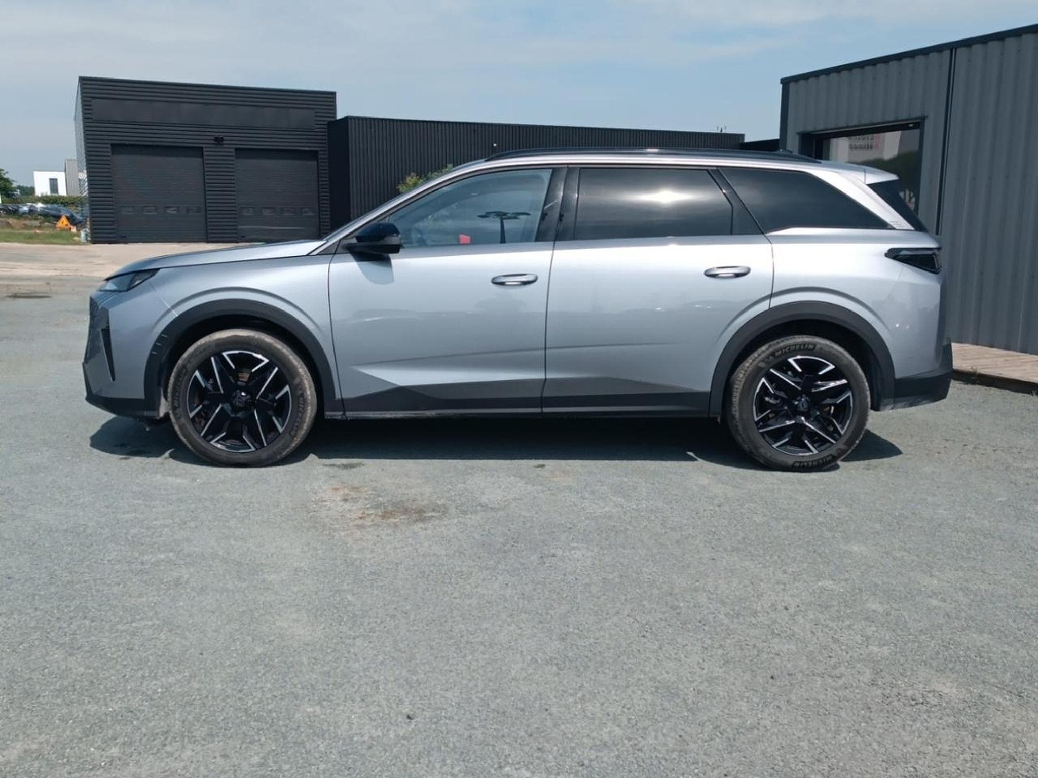 Peugeot 5008 HYBRID 145 ALLURE E-DCS6 (2025) - Foto 8