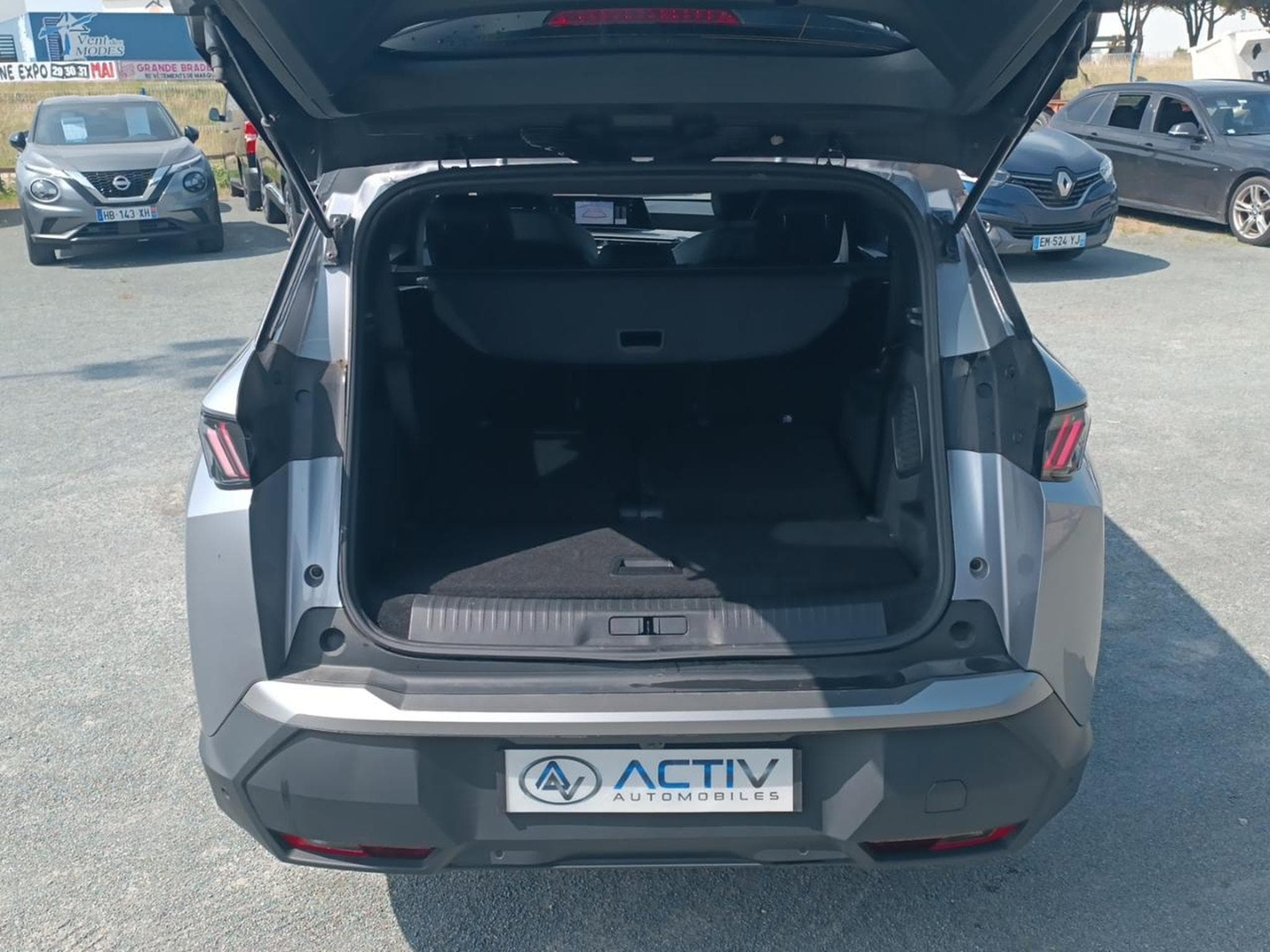 Peugeot 5008 HYBRID 145 ALLURE E-DCS6 (2025) - Foto 9