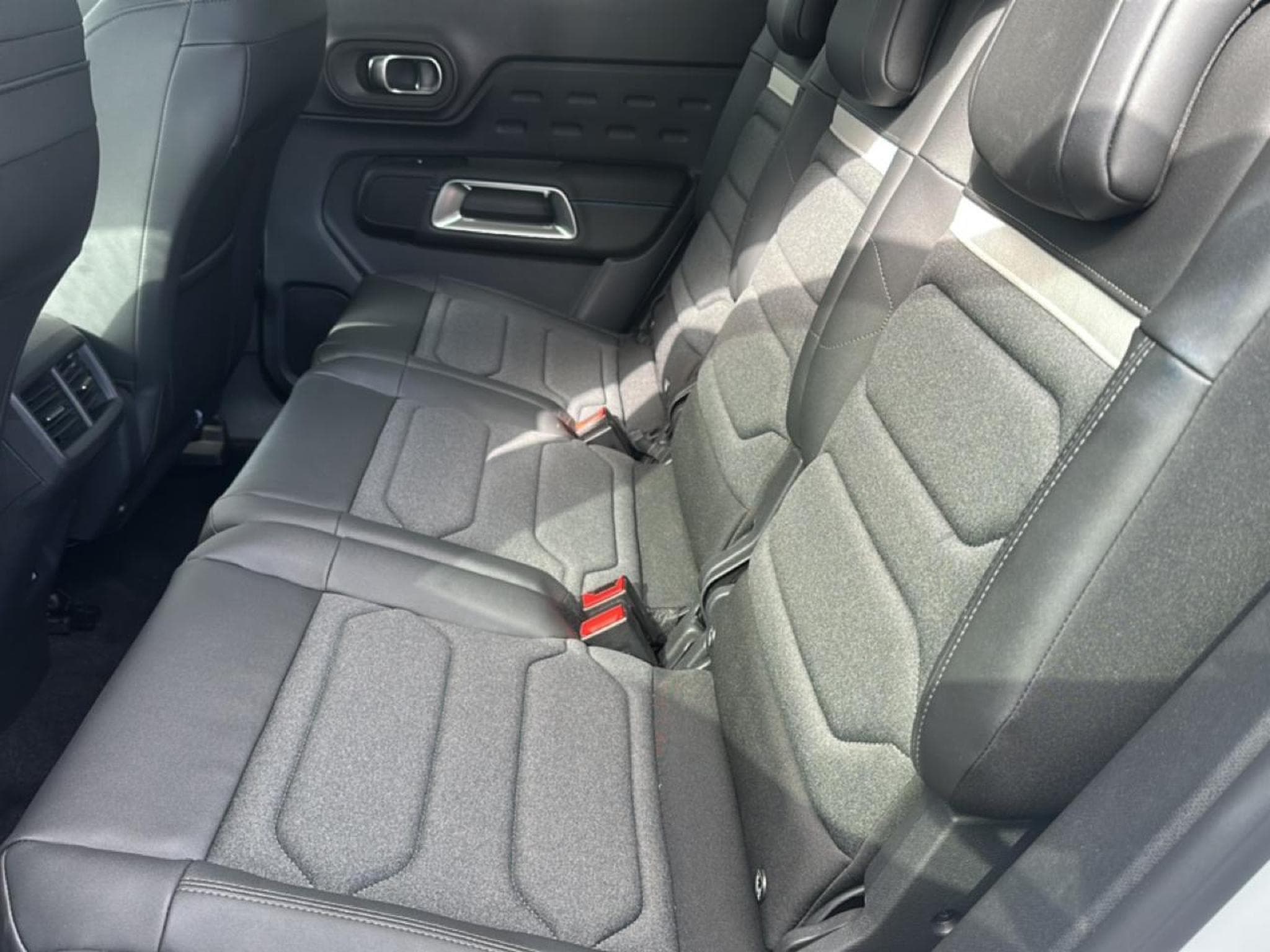 Citroen C5 AIRCROSS 1.2 HYBRIDE 145 MAX BOITE AUTOMATIQUE (2025) - Foto 11