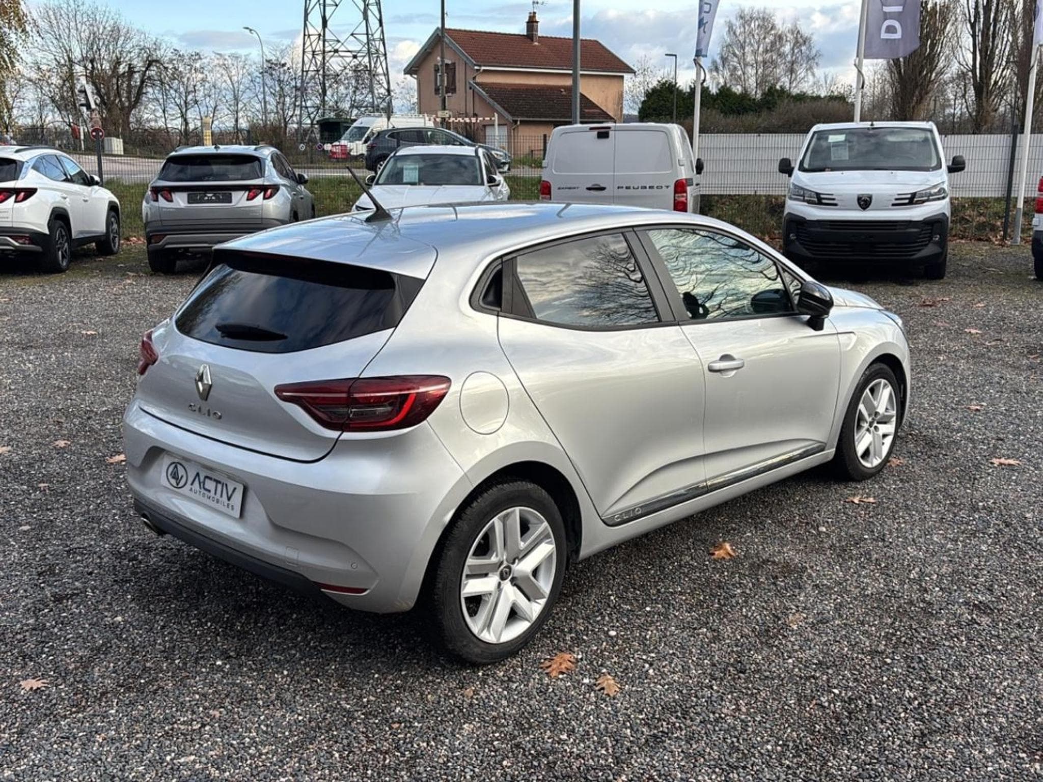 Renault CLIO V 1.0 TCE 90 ZEN (2021) - Photo 5