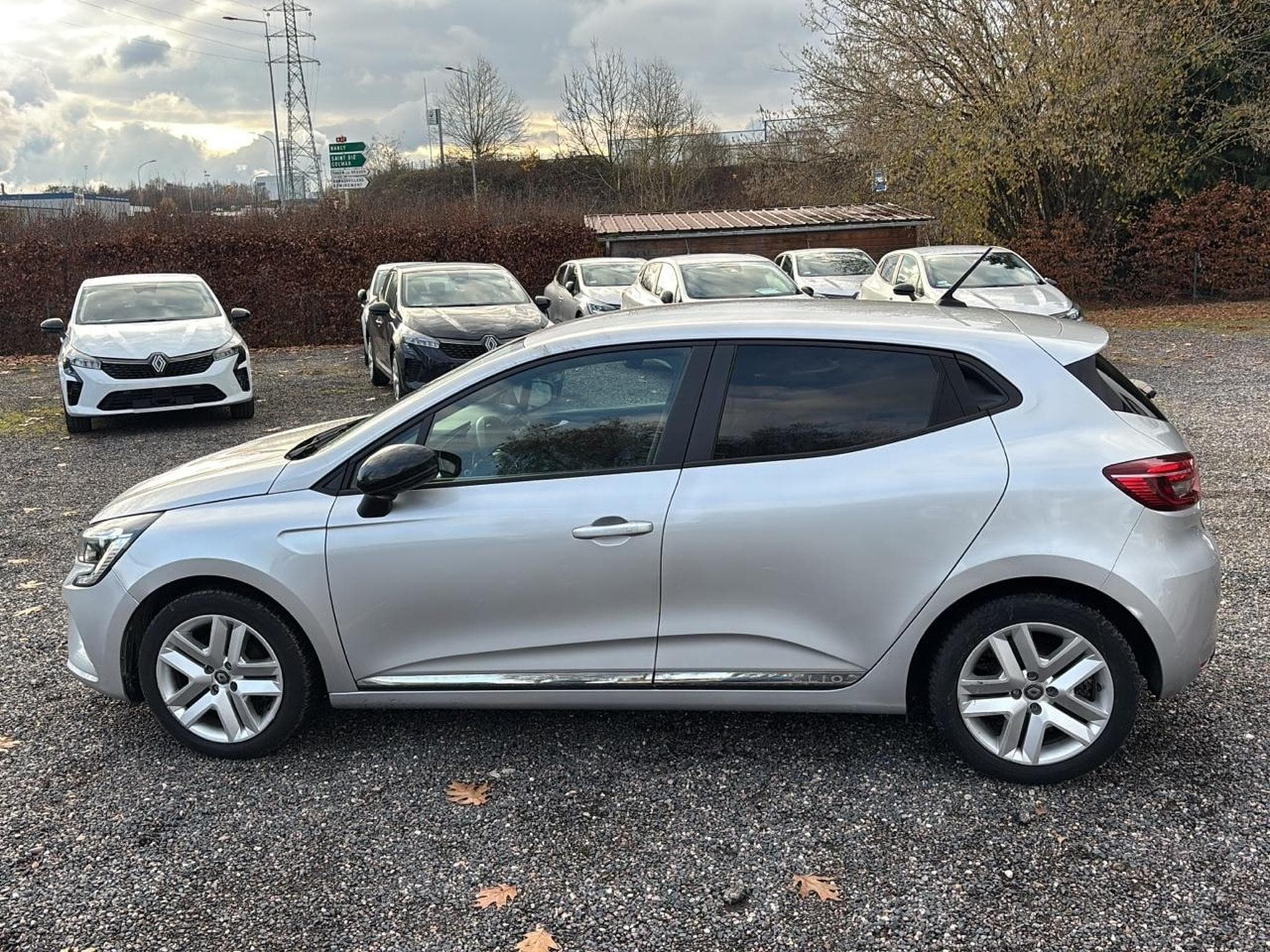 Renault CLIO V 1.0 TCE 90 ZEN (2021) - Photo 8