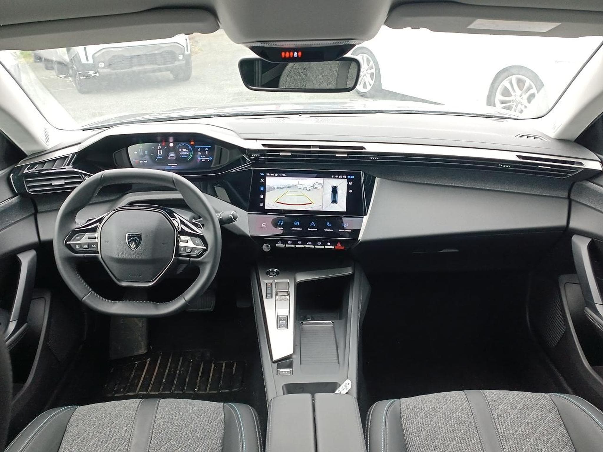 Peugeot 408 HYBRID 145 ALLURE E-DCS6 (2024) - Foto 10