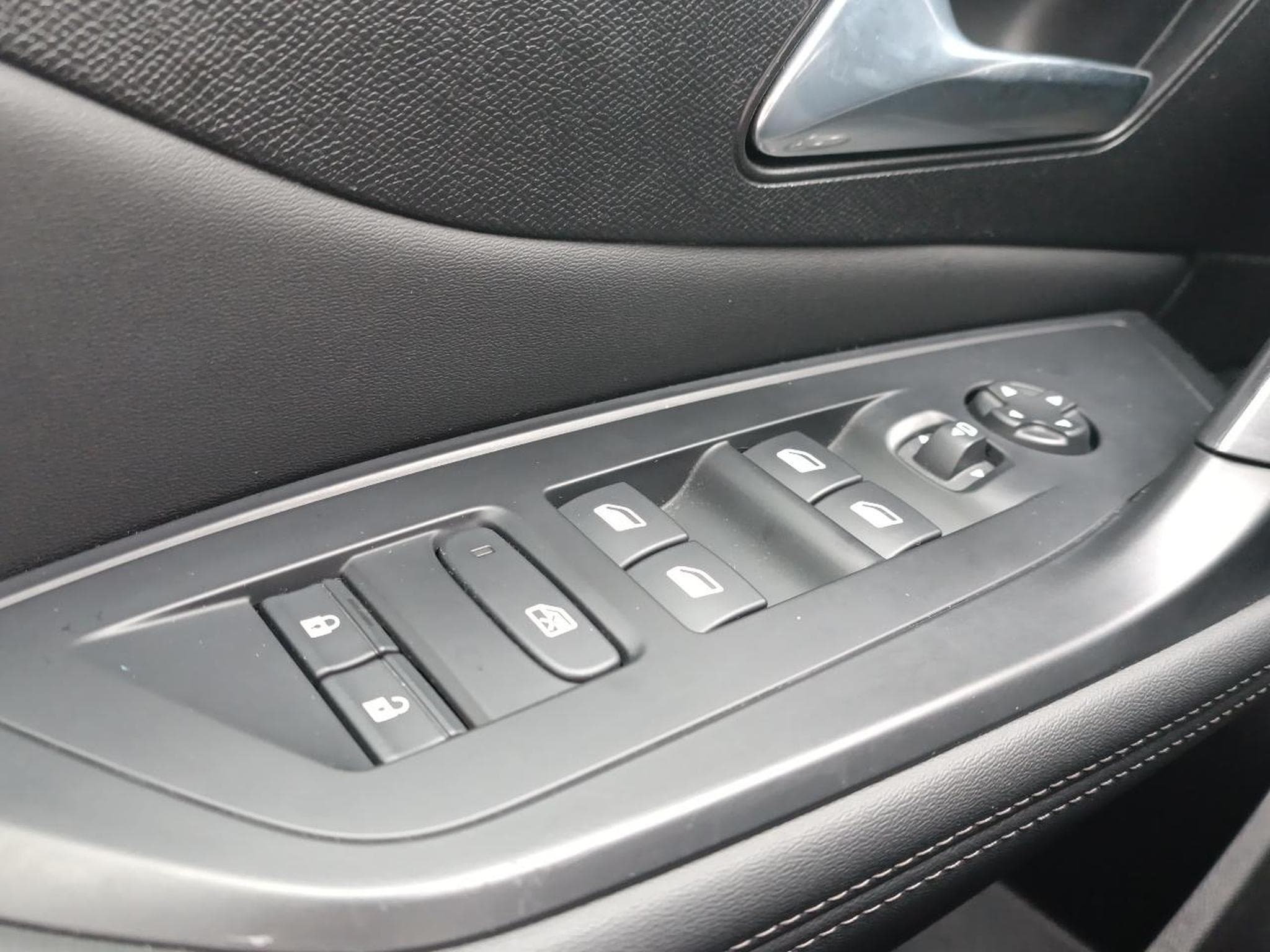 Peugeot 408 HYBRID 145 ALLURE E-DCS6 (2024) - Foto 14