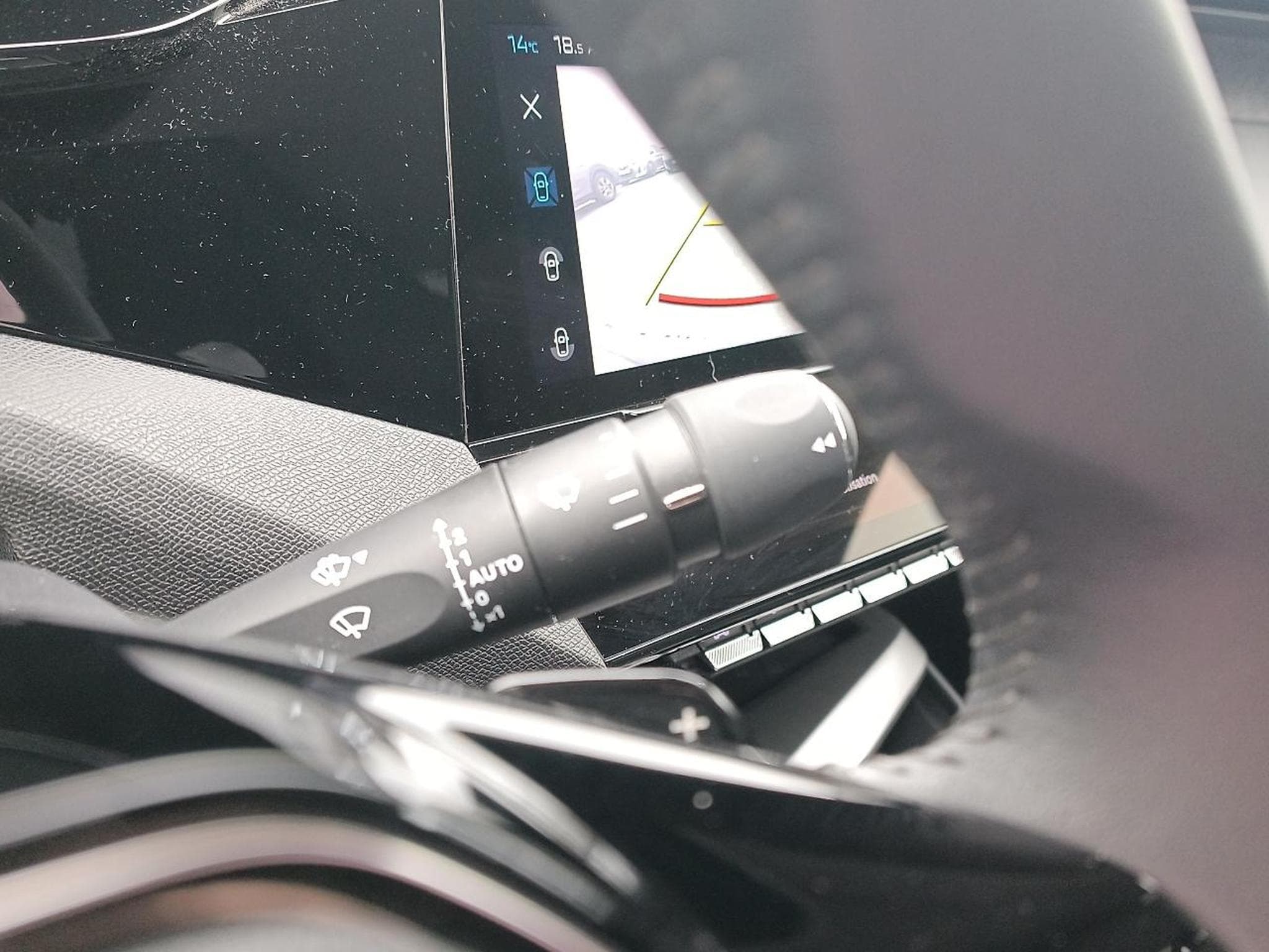 Peugeot 408 HYBRID 145 ALLURE E-DCS6 (2024) - Foto 18