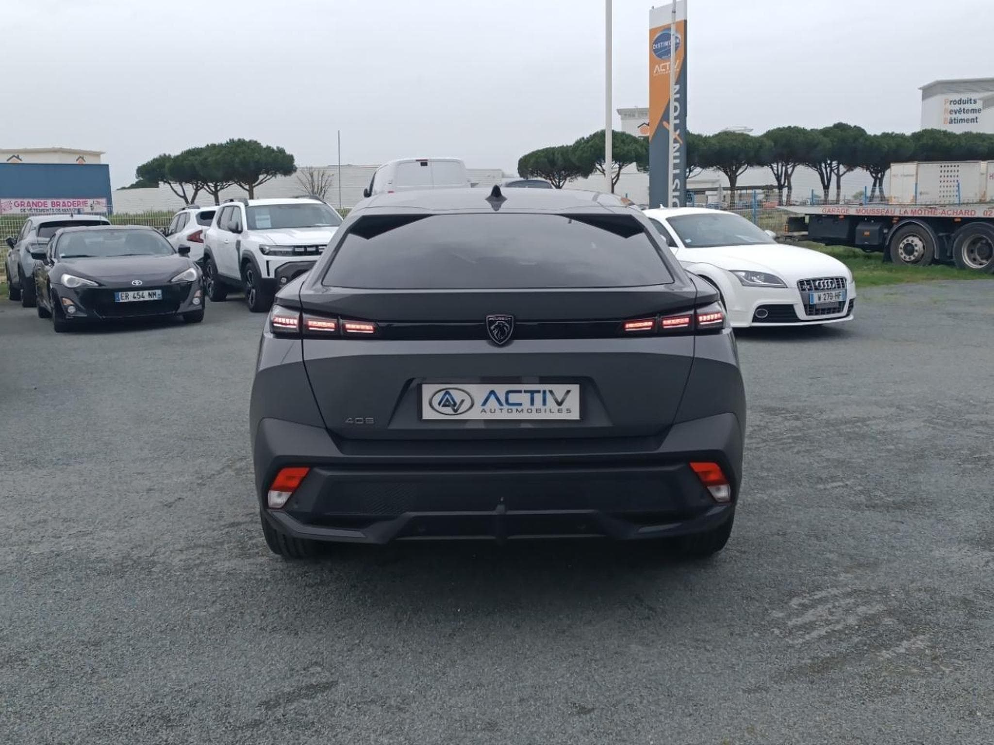 Peugeot 408 HYBRID 145 ALLURE E-DCS6 (2024) - Foto 6