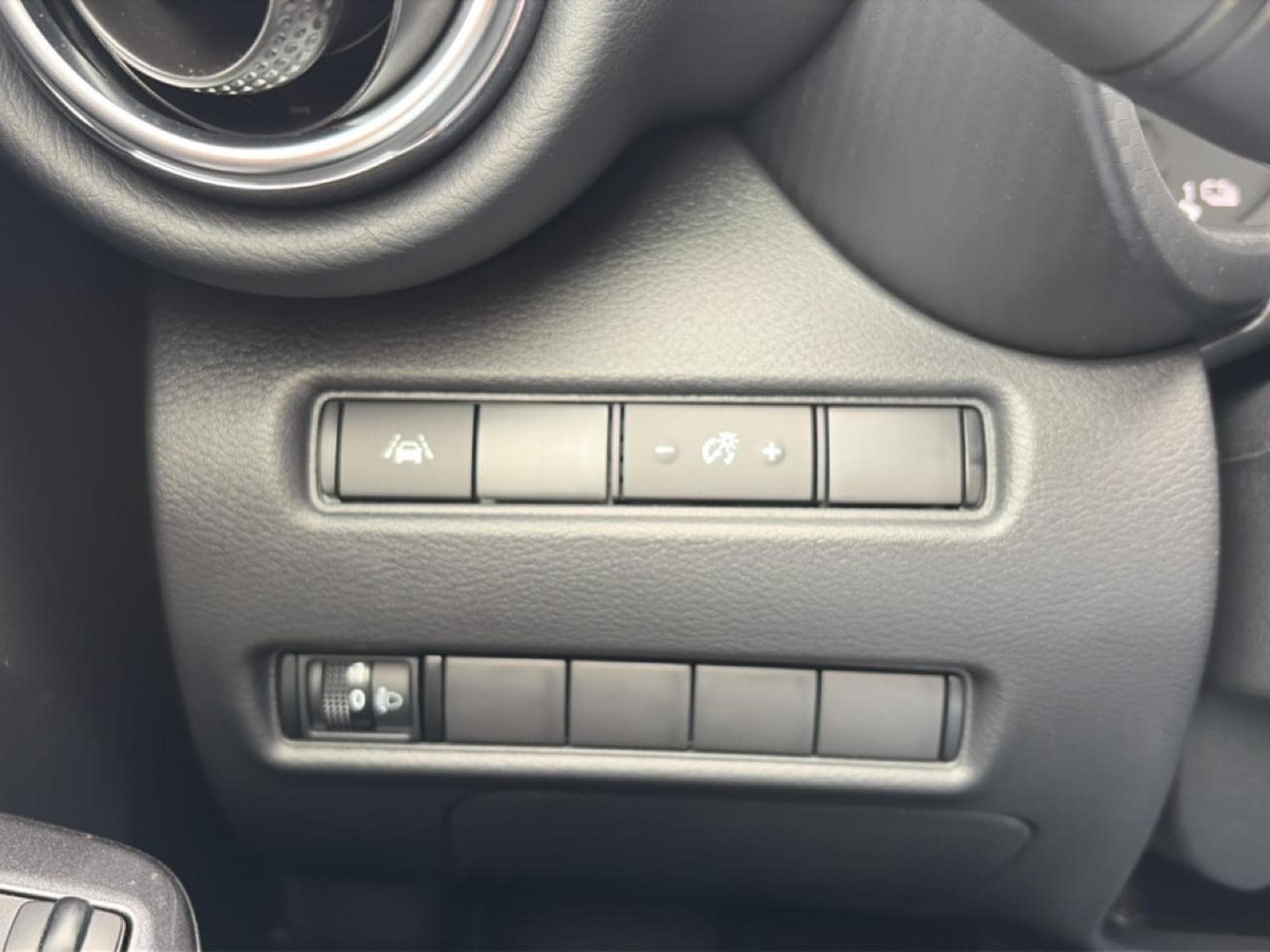 Nissan JUKE 1.6 HYBRID 143 N-CONNECTA (2023) - Foto 12