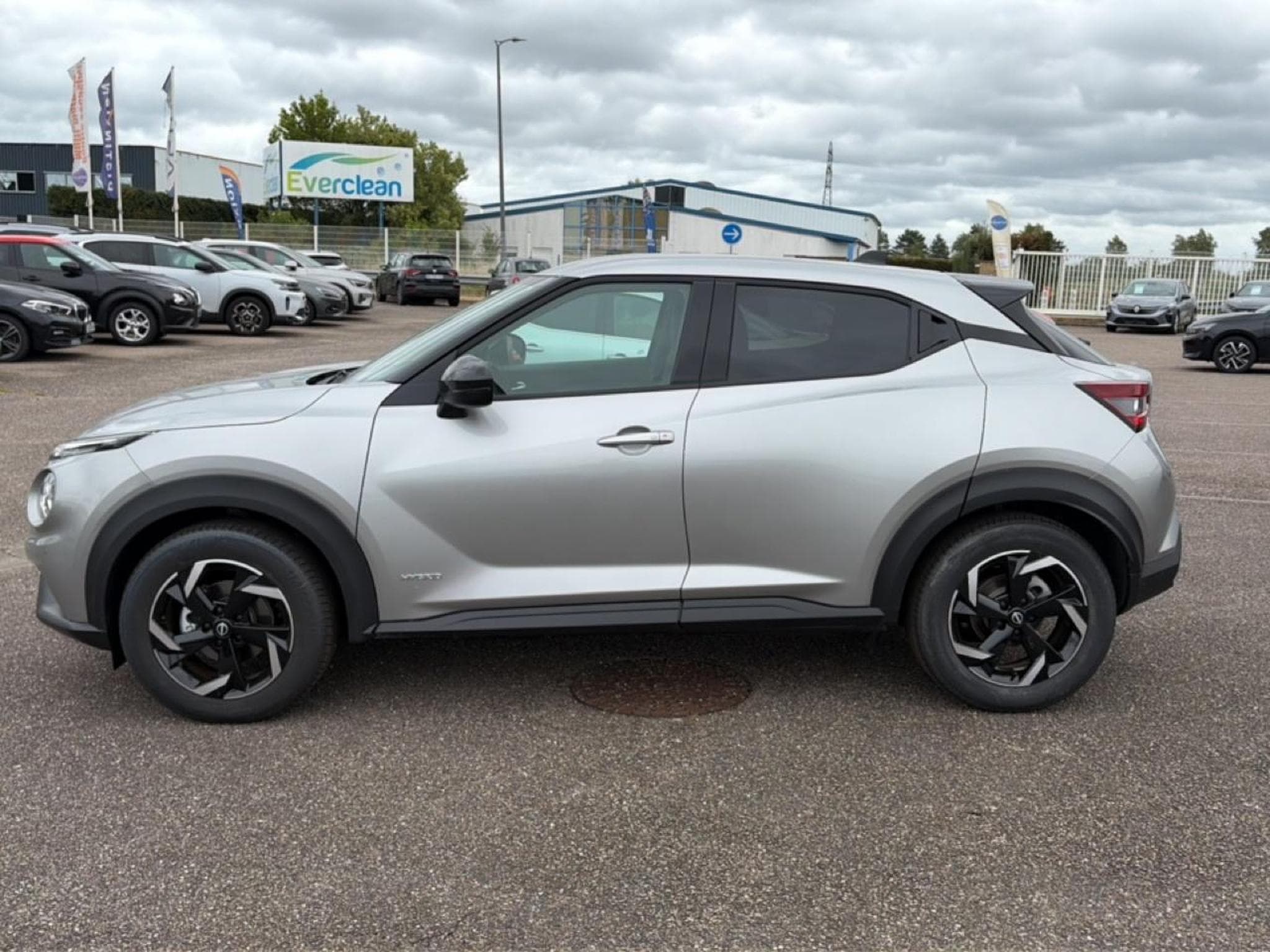 Nissan JUKE 1.6 HYBRID 143 N-CONNECTA (2023) - Foto 8