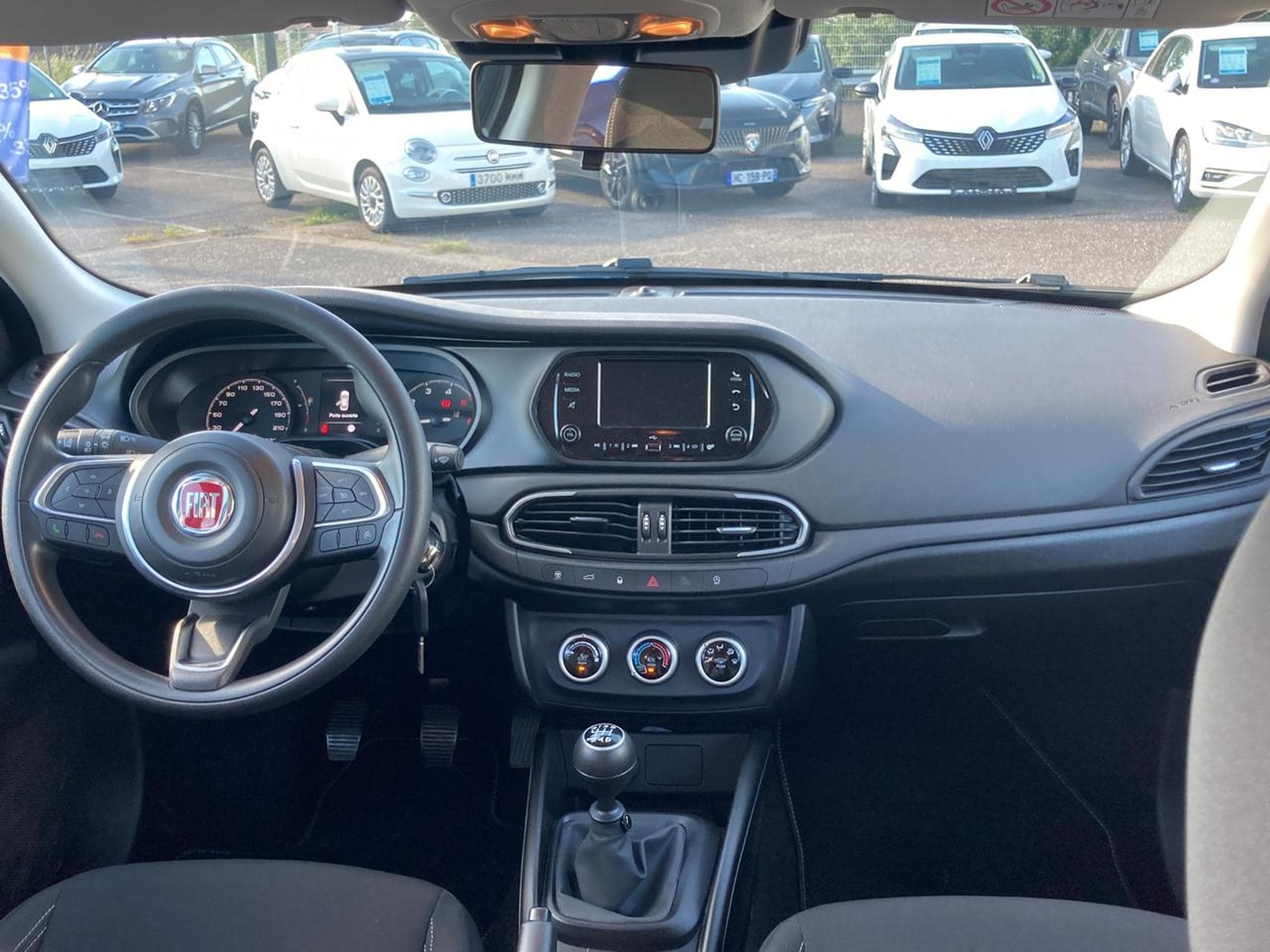 Fiat TIPO 1.6 MULTIJET 130 (2024) - Foto 10