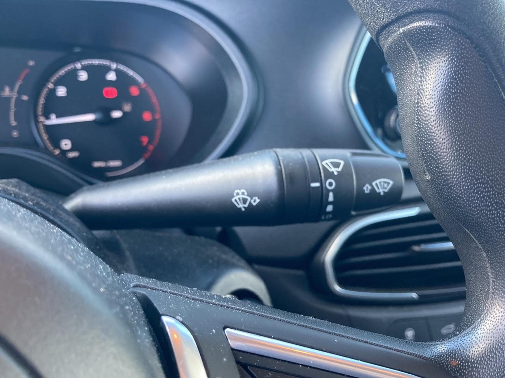 Fiat TIPO 1.6 MULTIJET 130 (2024) - Foto 17