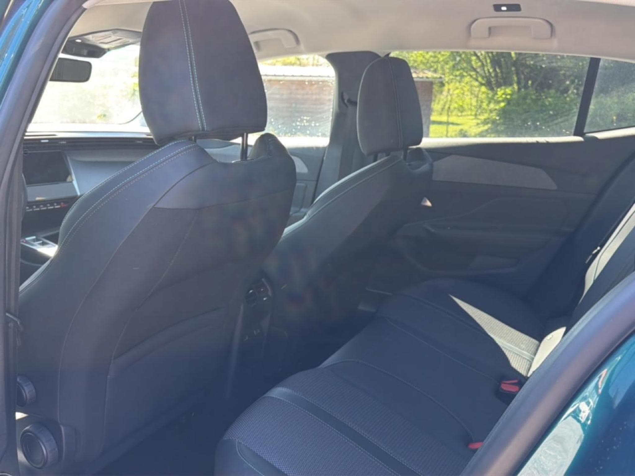 Peugeot 408 HYBRID 145 ALLURE E-DCS6 (2025) - Foto 13