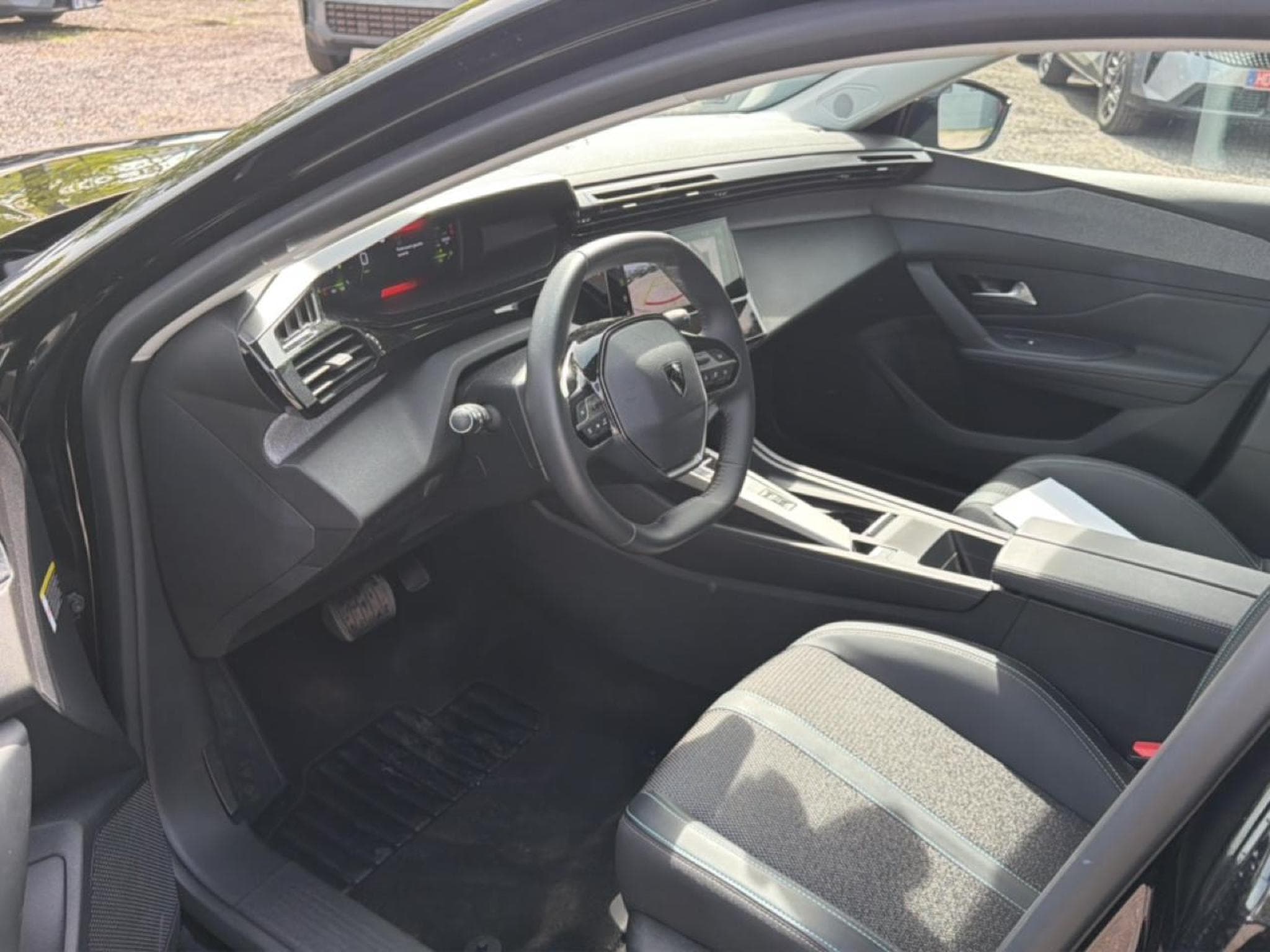 Peugeot 408 HYBRID 136 ALLURE E-DCS6 (2024) - Foto 11